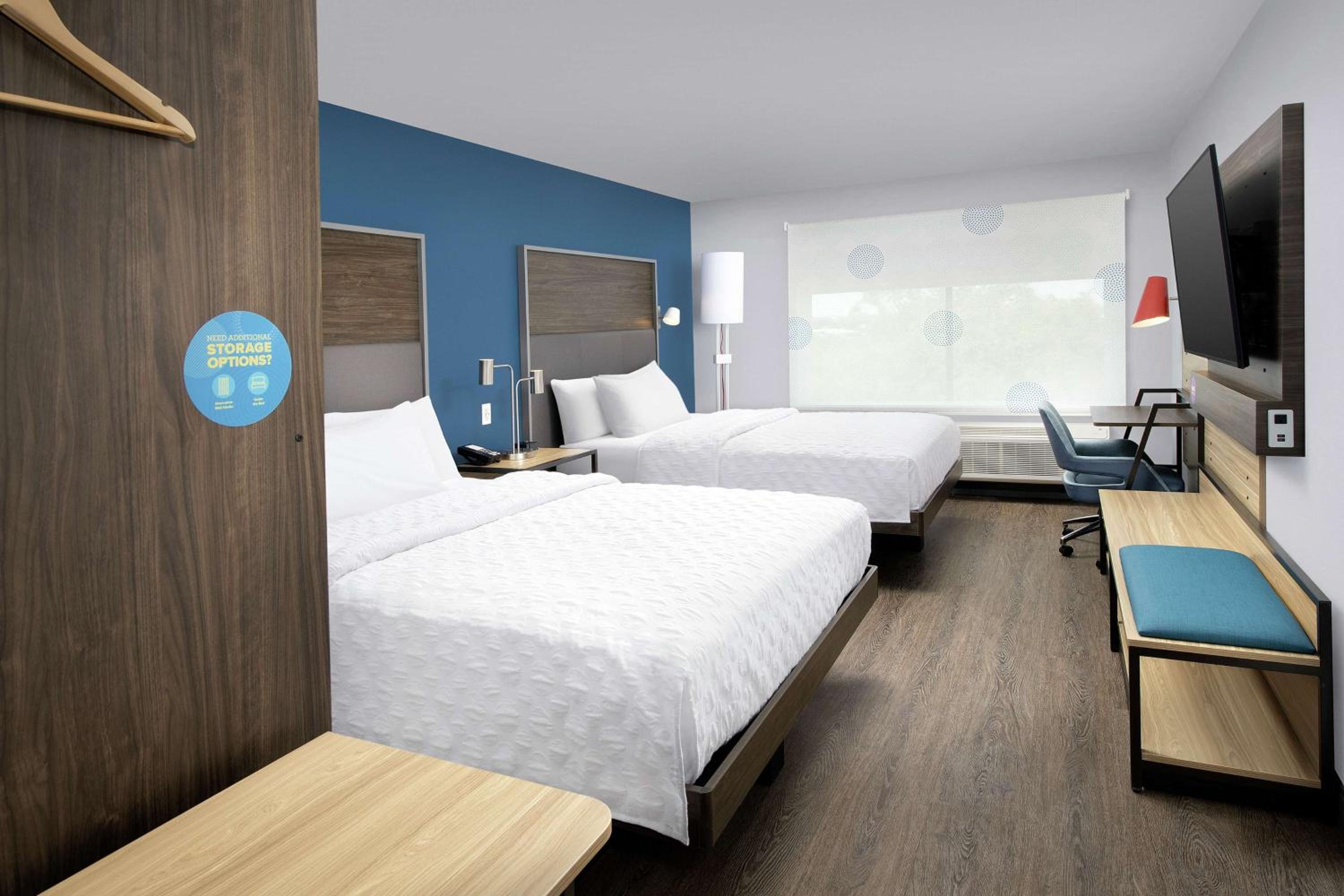 Queen Room with Two Queen Beds - Photo 1