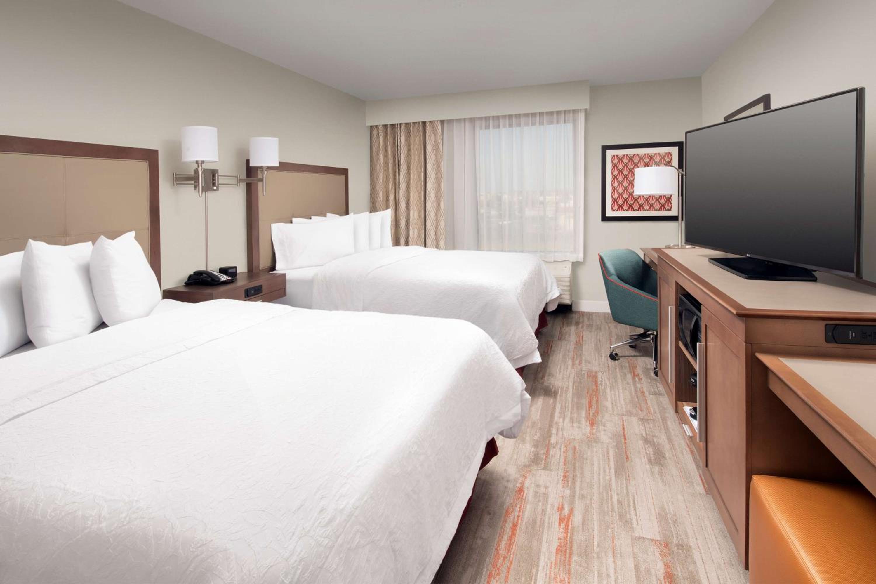 Room, 2 Queen Beds, Accessible (Mobility & Hearing, Roll-in Shower)