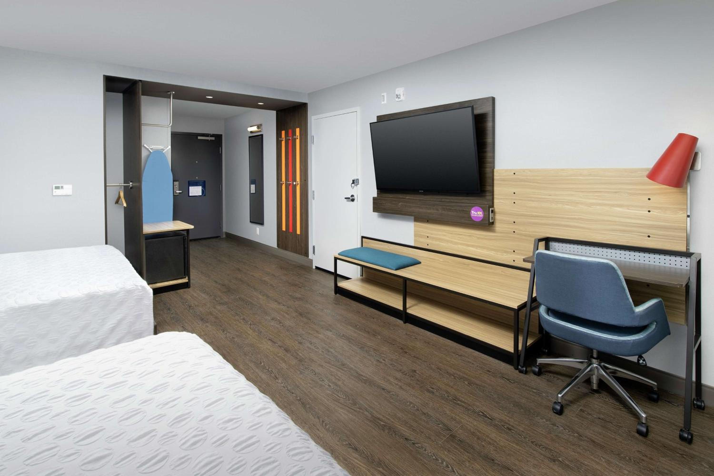 Queen Room with Two Queen Beds - Hearing Access - Photo 3
