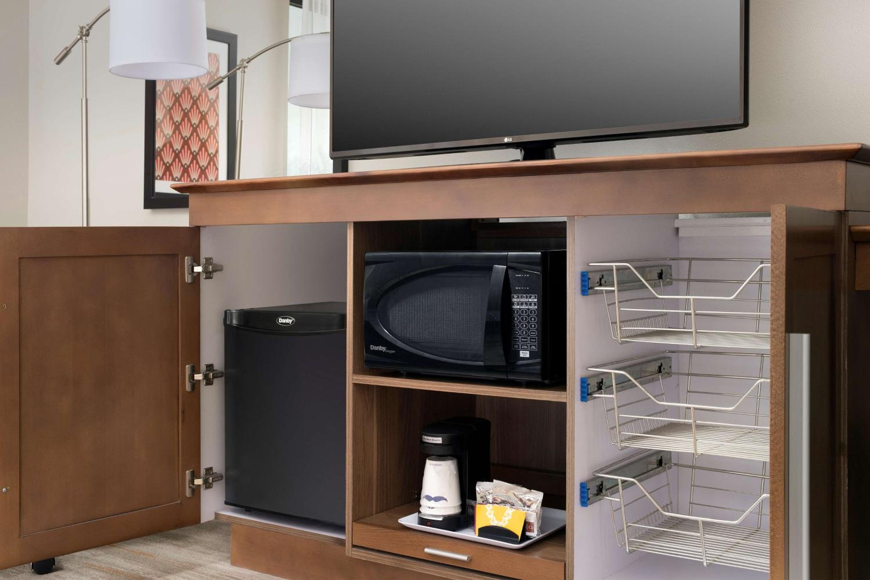 King Room with Accessible Tub - Mobility and Hearing Access/Non-Smoking