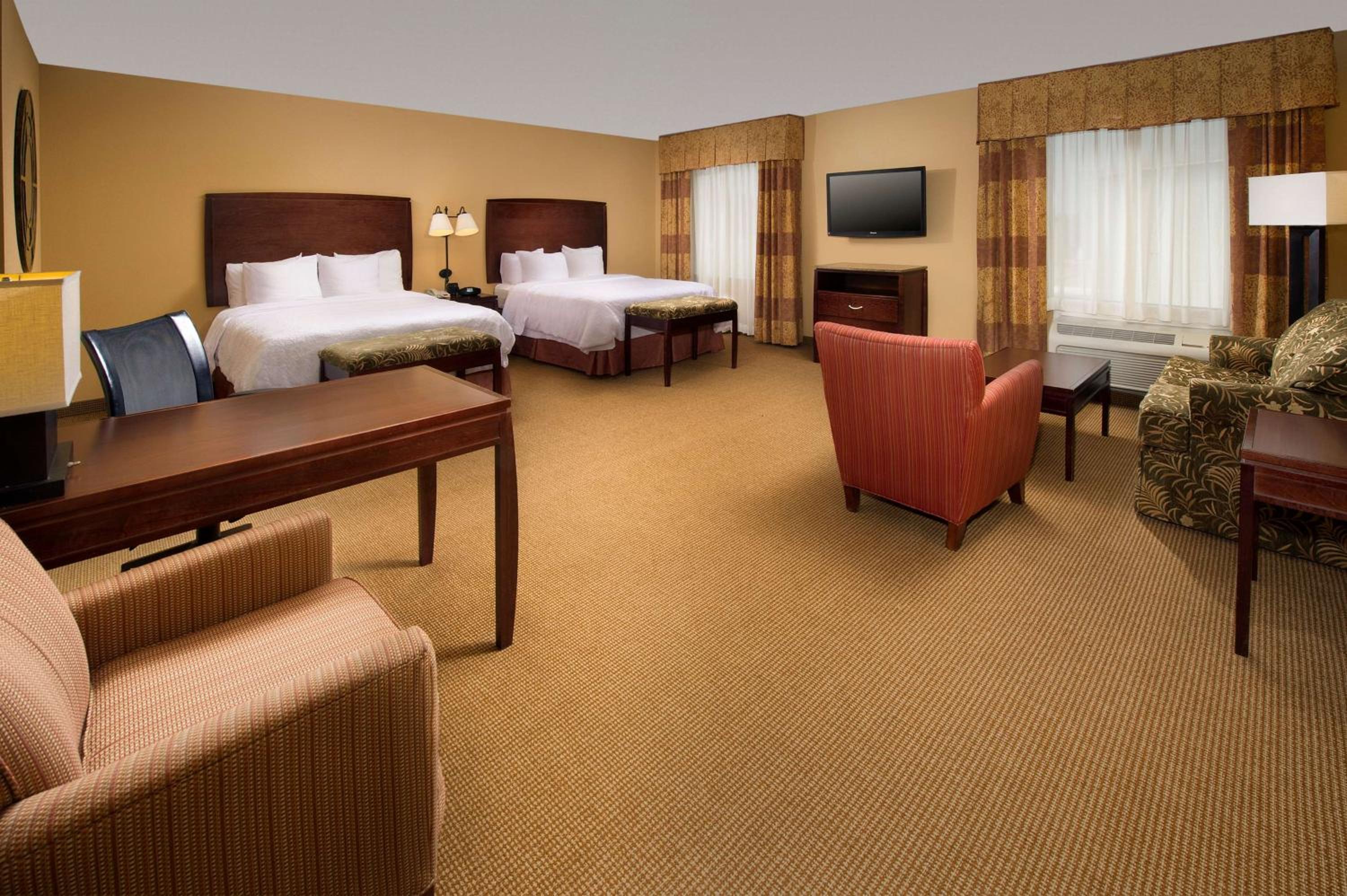 Queen Studio Suite with Two Queen Beds - Non-Smoking - Photo 1