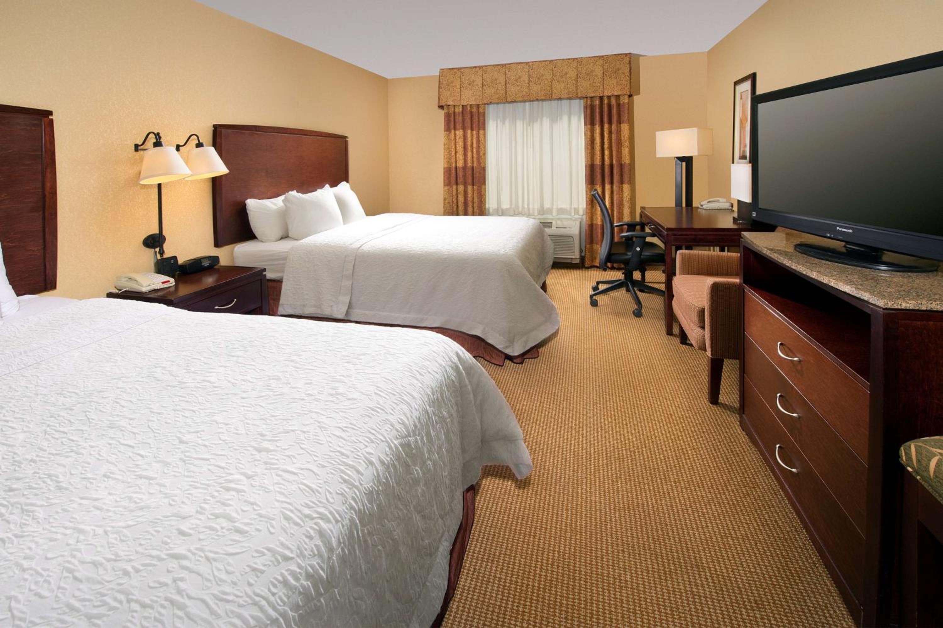 Room with Two Queen Beds - Non-Smoking - Photo 1