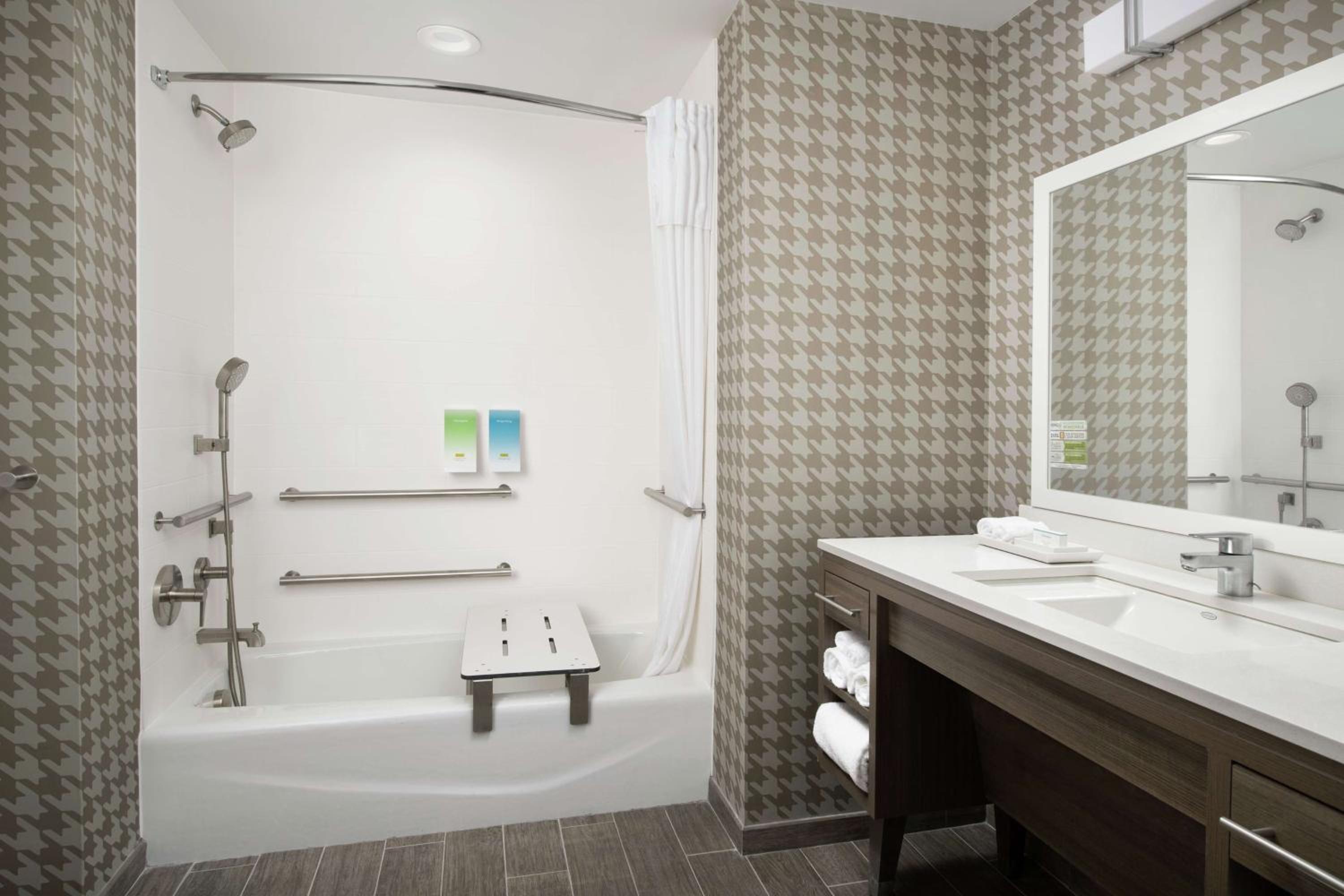 King Studio Suite - Mobility Access/Non-Smoking - Photo 3