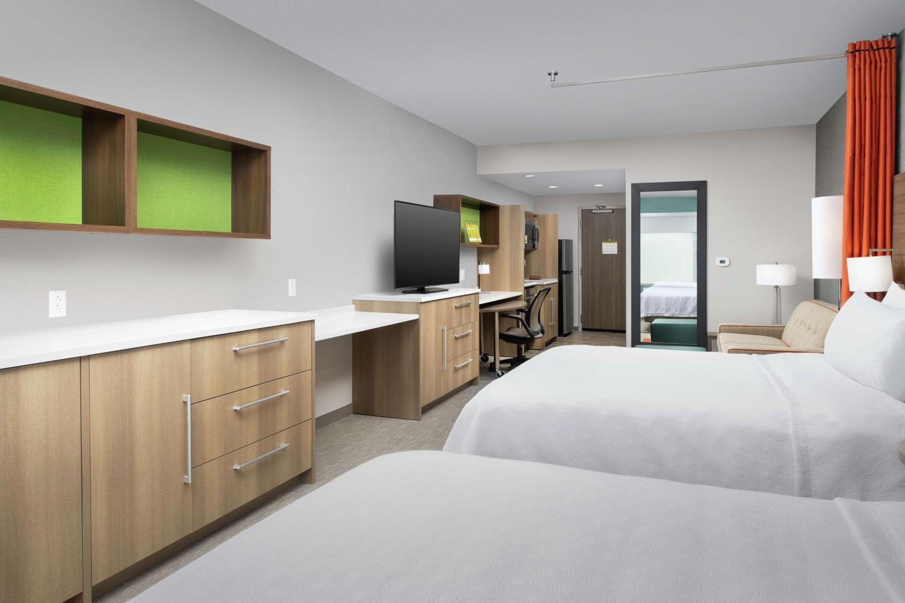 Queen Studio with Two Queen Beds - Non-Smoking - Photo 4
