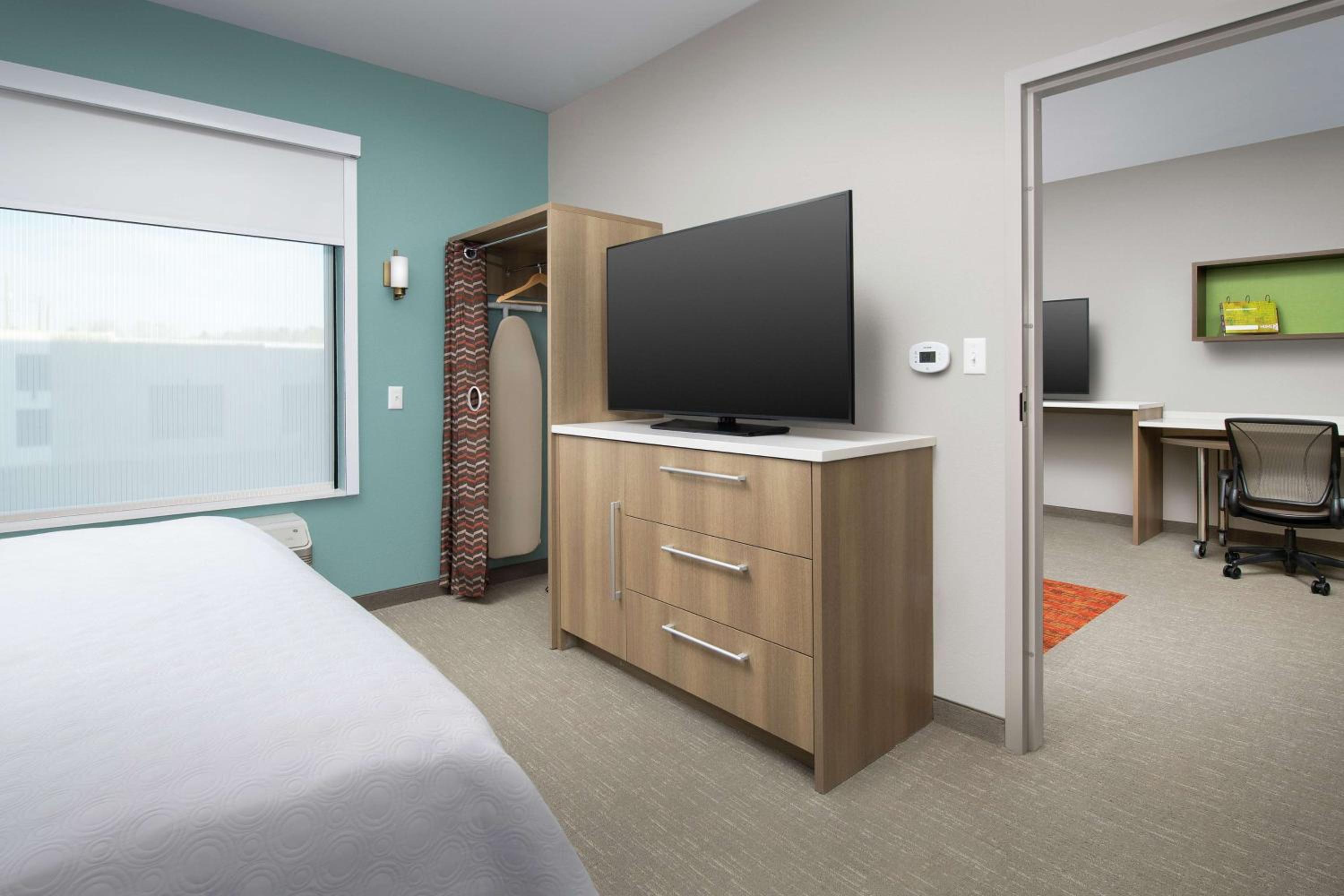 One-Bedroom King Suite - Non-Smoking - Photo 5