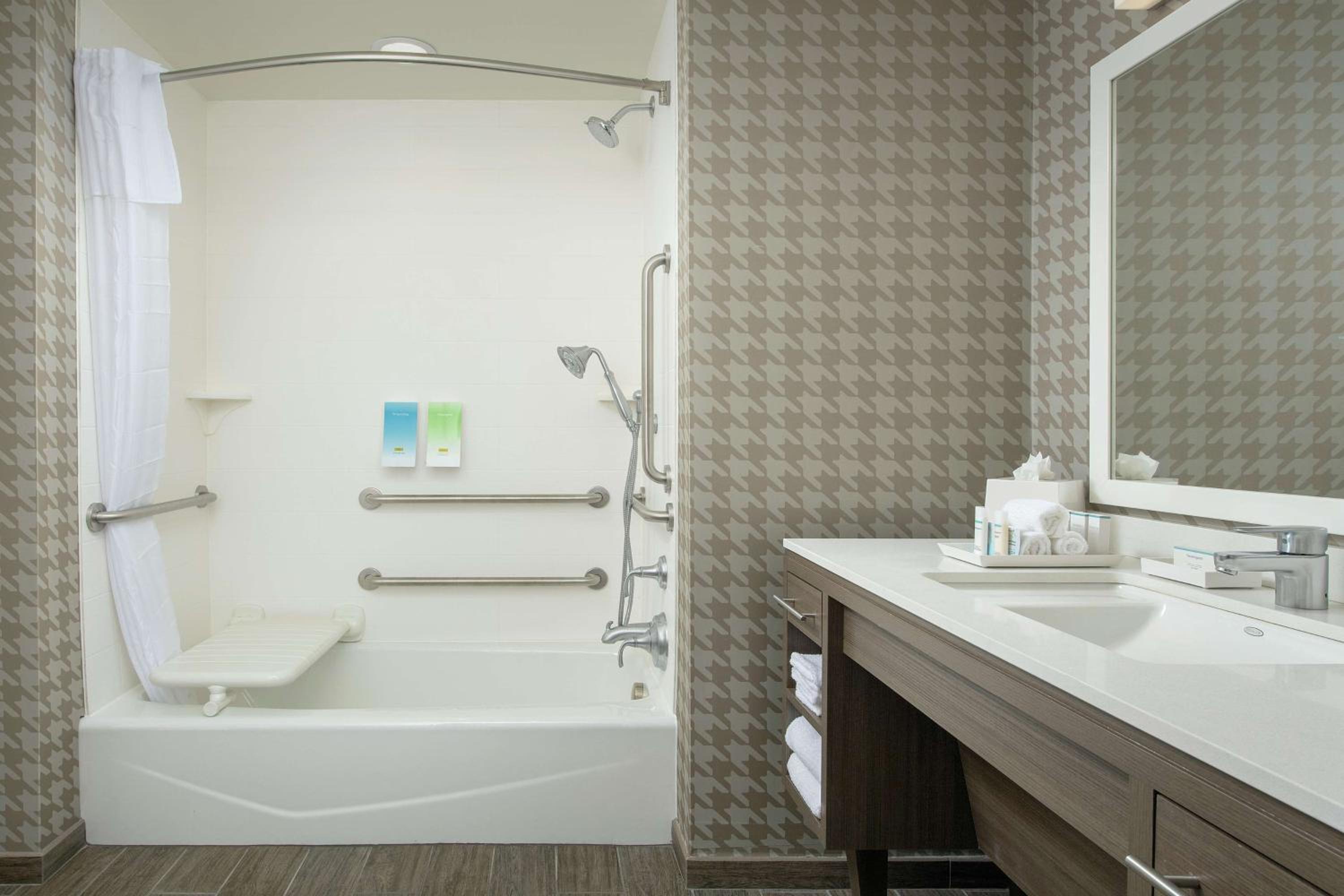 Queen Studio with Two Queen Beds - Mobility and Hearing Access/Non-Smoking photo 3