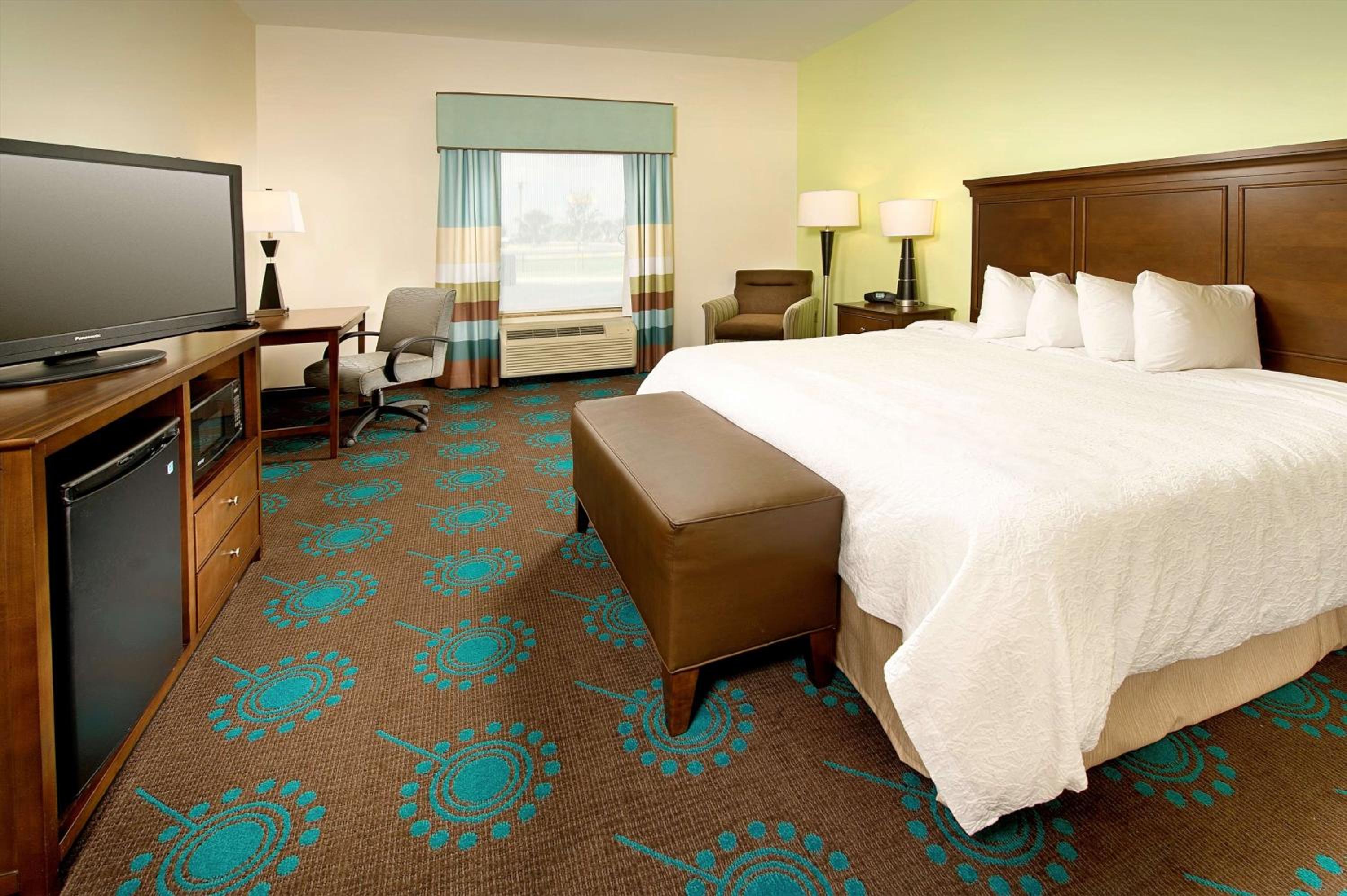 King Room with Accessible Tub - Mobility and Hearing Access/Non-Smoking photo 2