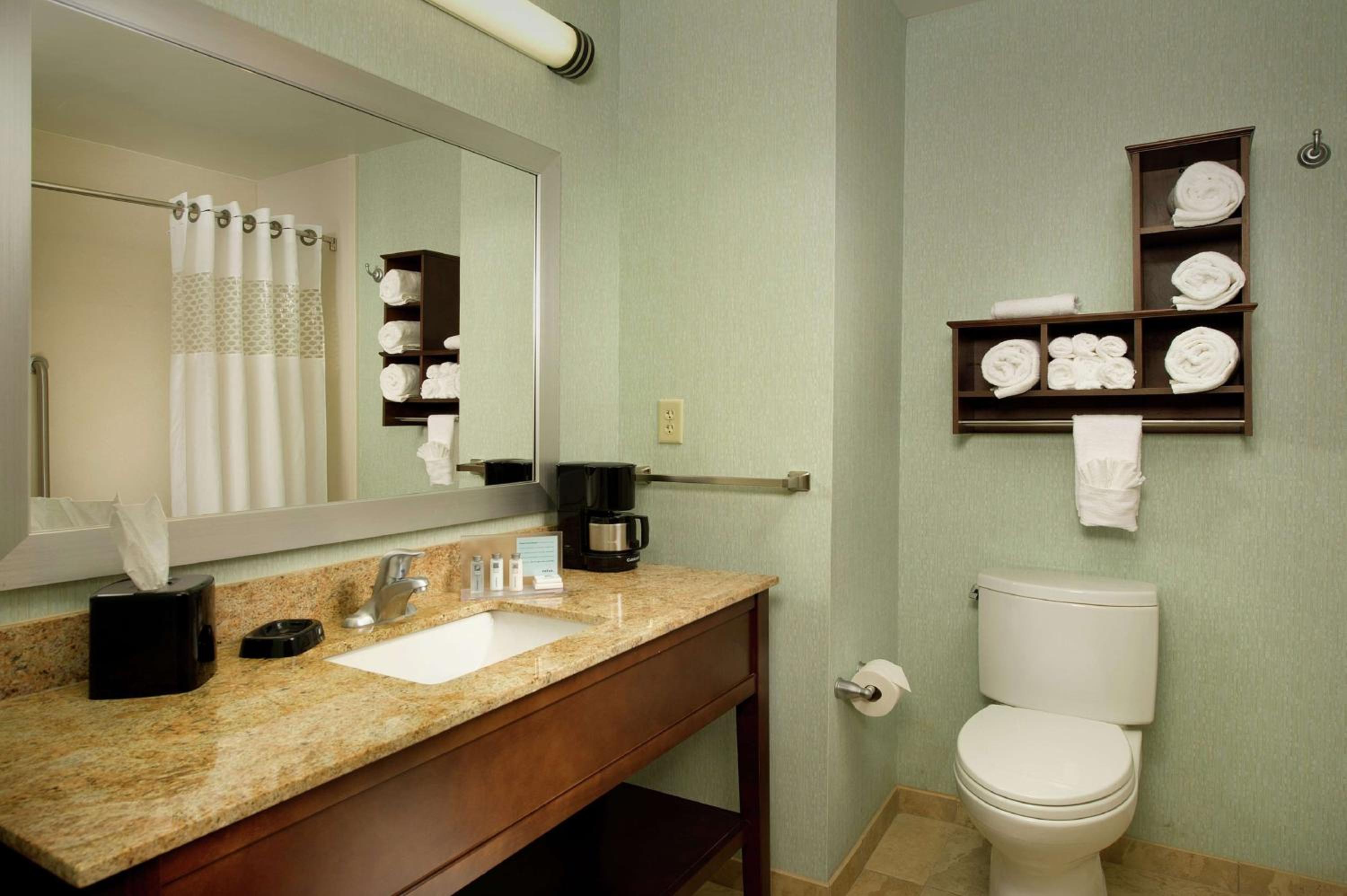 King Room with Accessible Tub - Mobility and Hearing Access/Non-Smoking photo 1