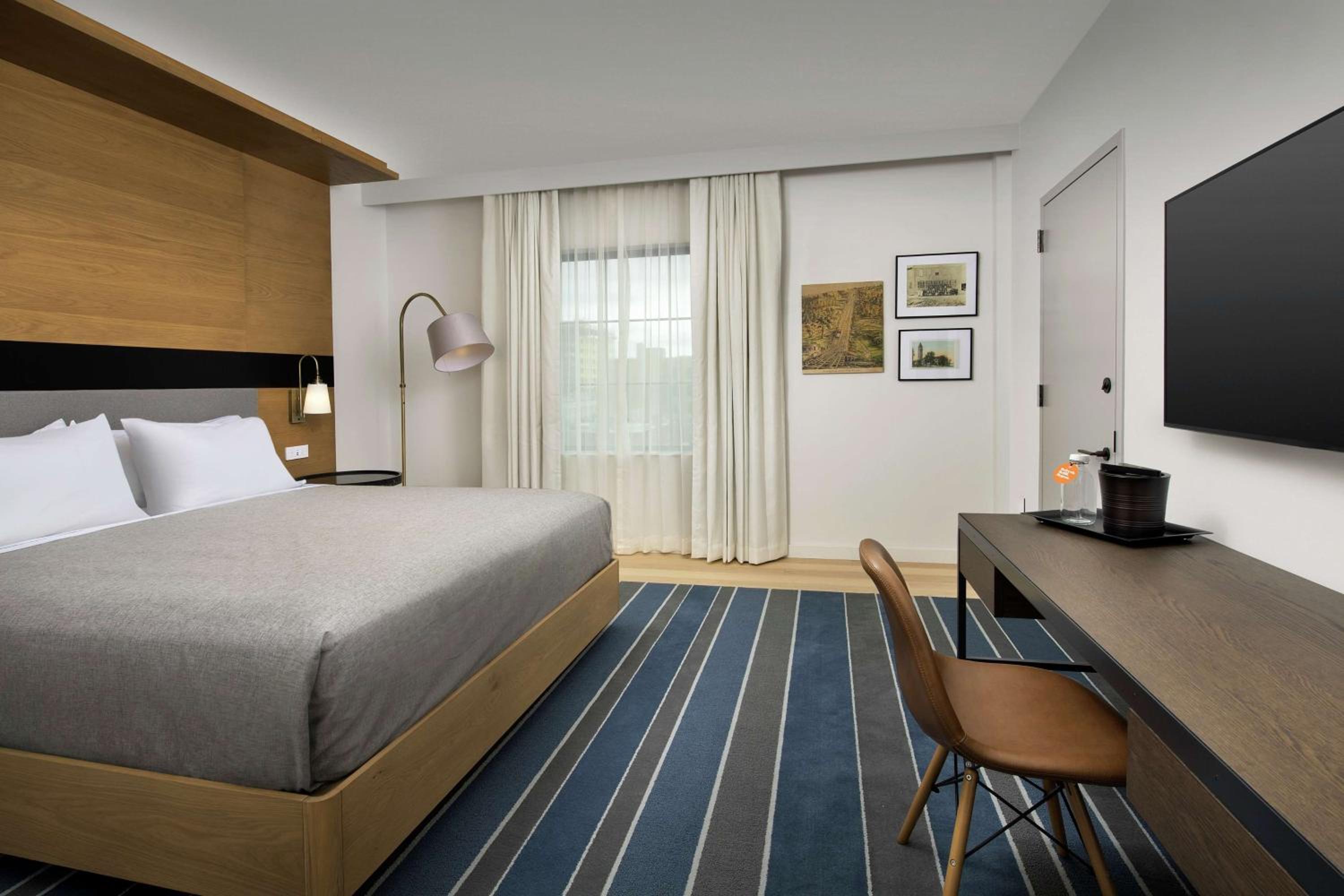 King Room - Hearing Access - Photo 1