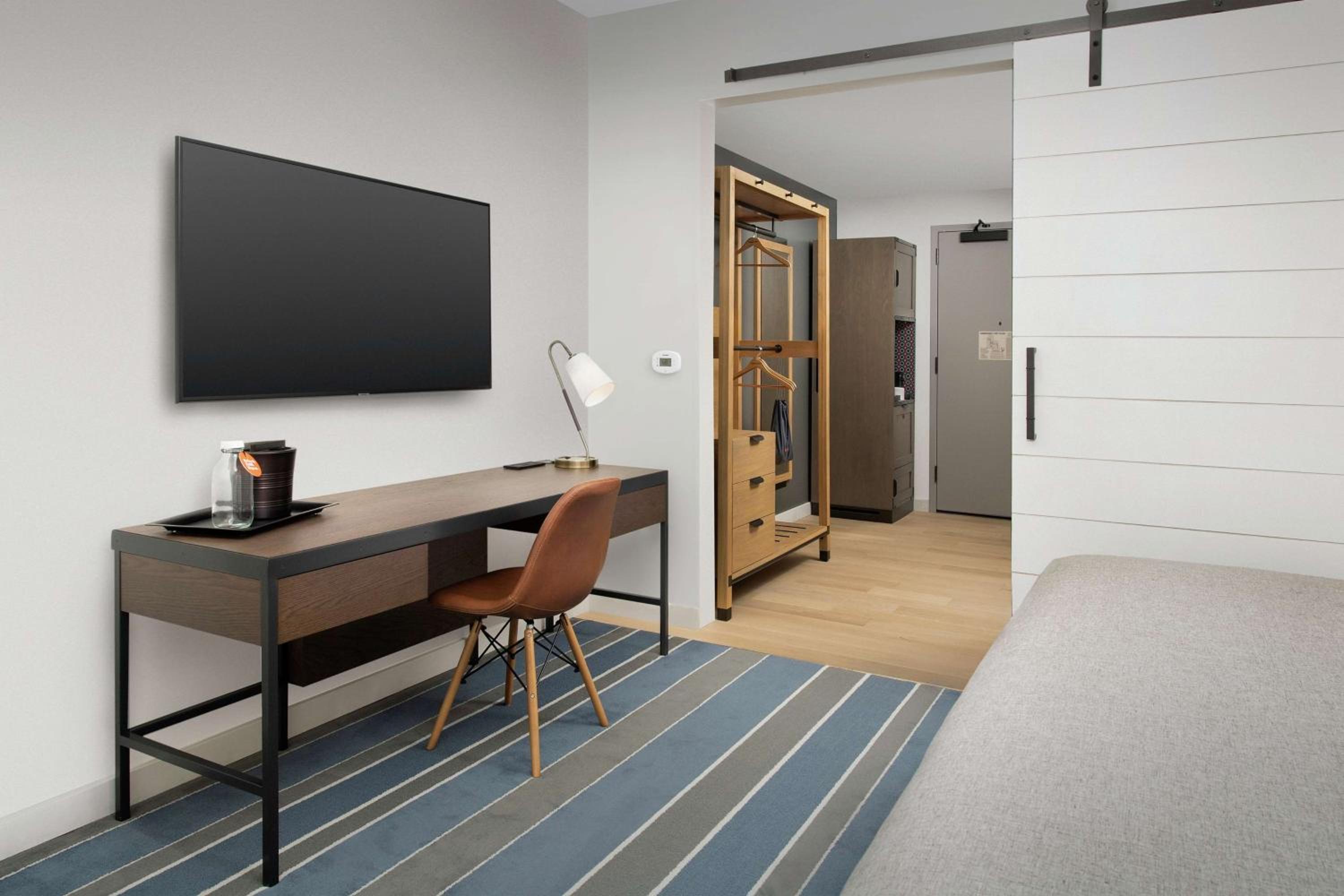 King Room - Hearing Access - Photo 4