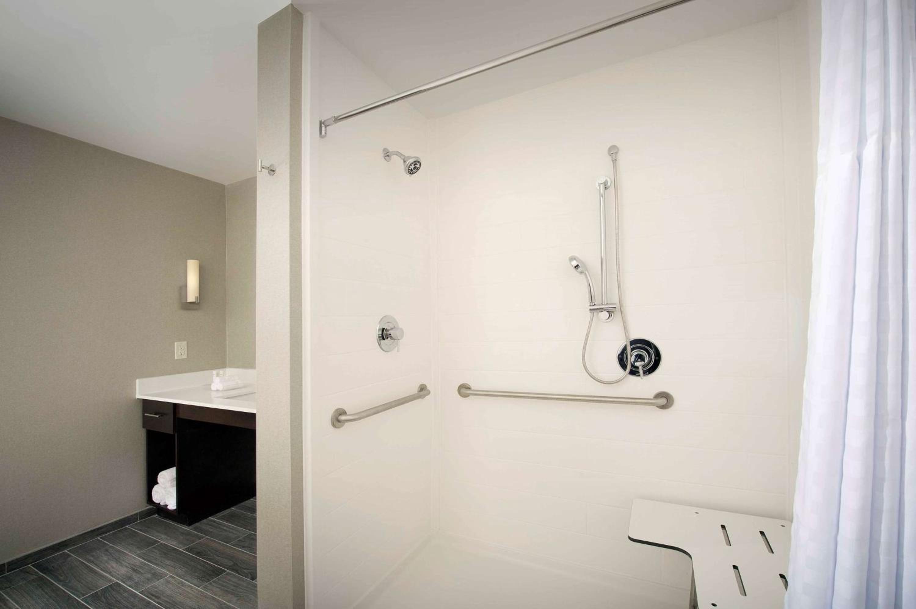King Studio with Roll-In Shower - Mobility and Hearing Access/Non-Smoking