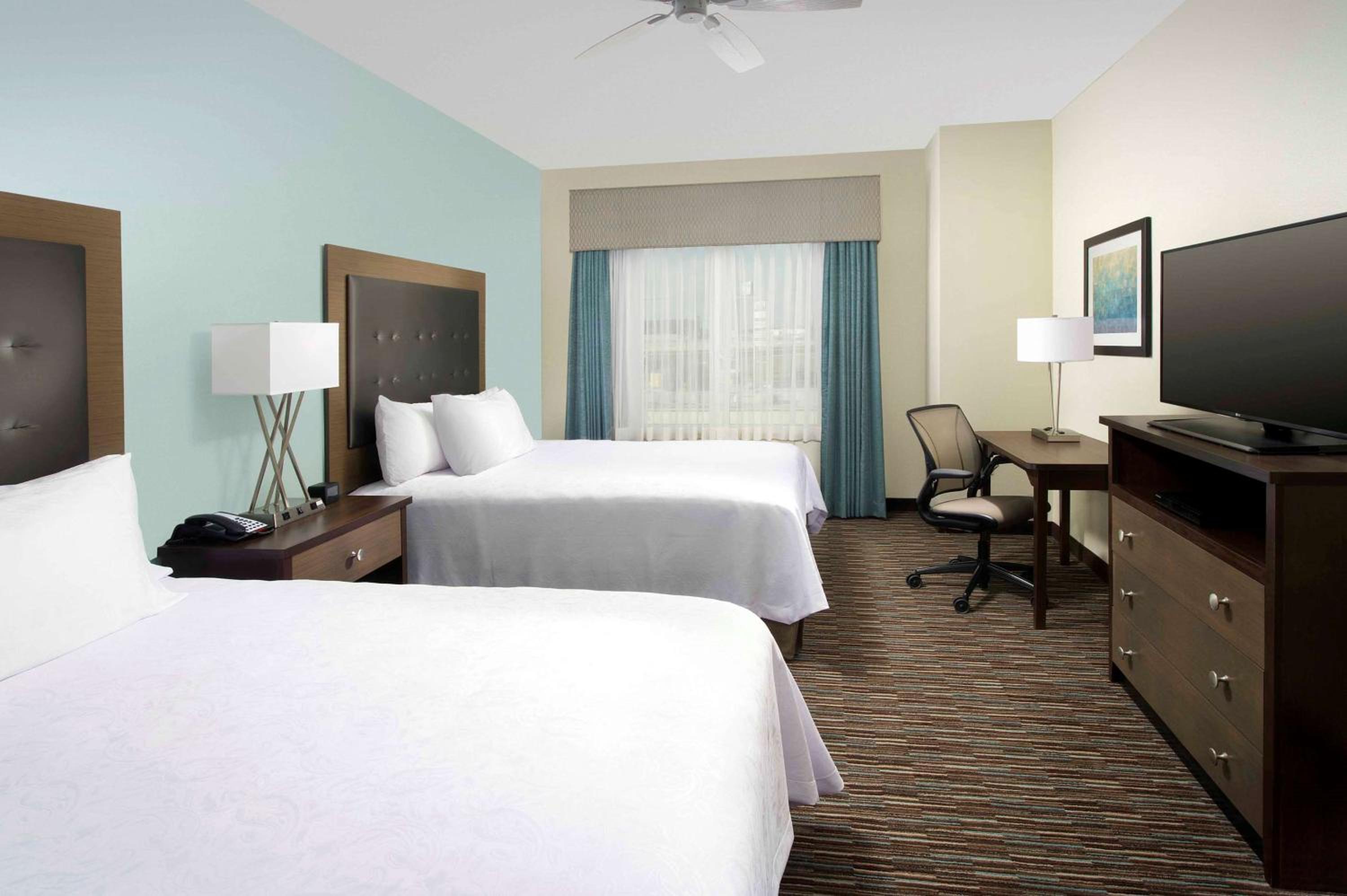 Queen Suite with Two Queen Beds - Mobility and Hearing Access/Non-Smoking