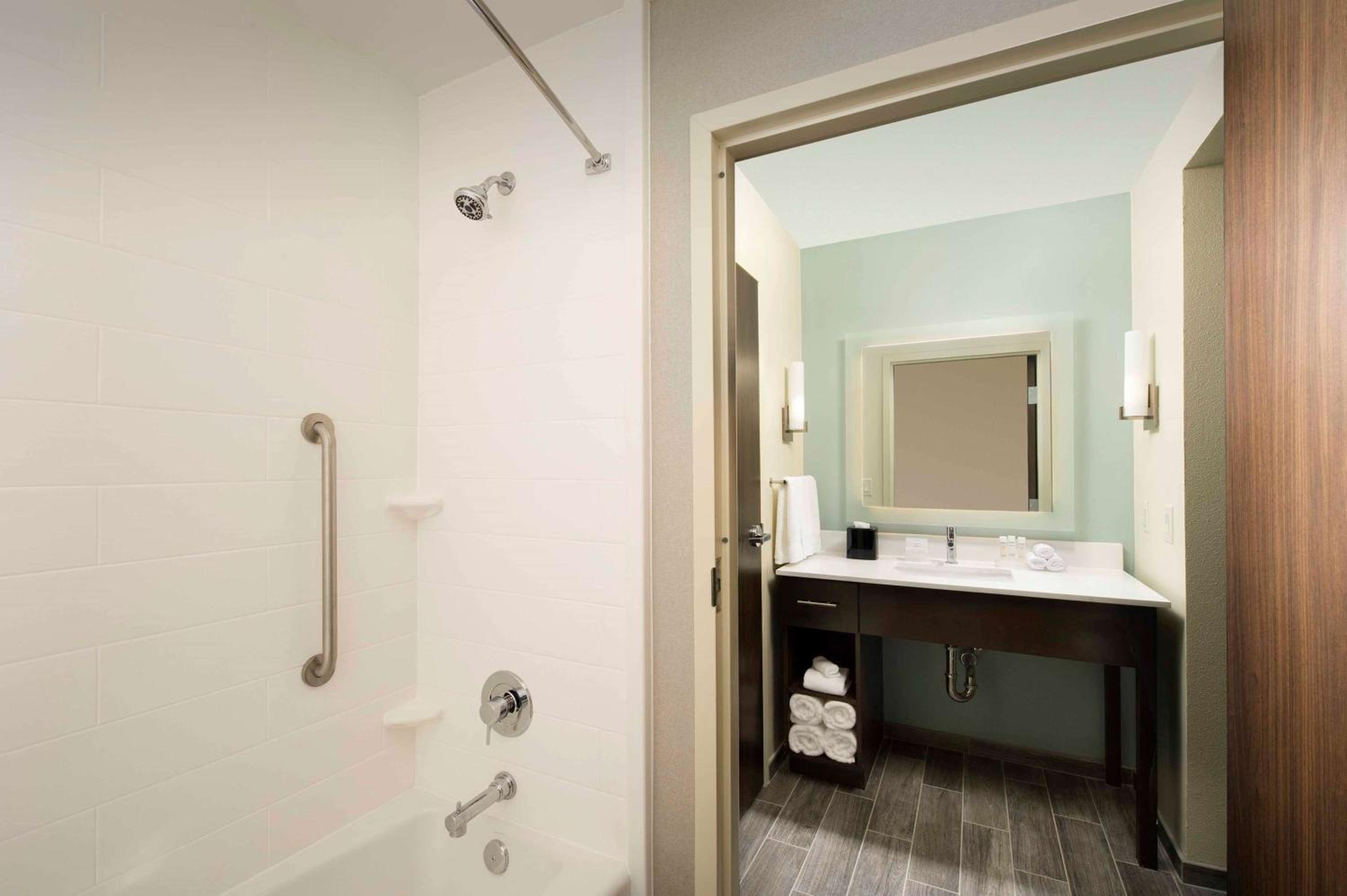 King Studio Suite - Hearing Access/Non-Smoking