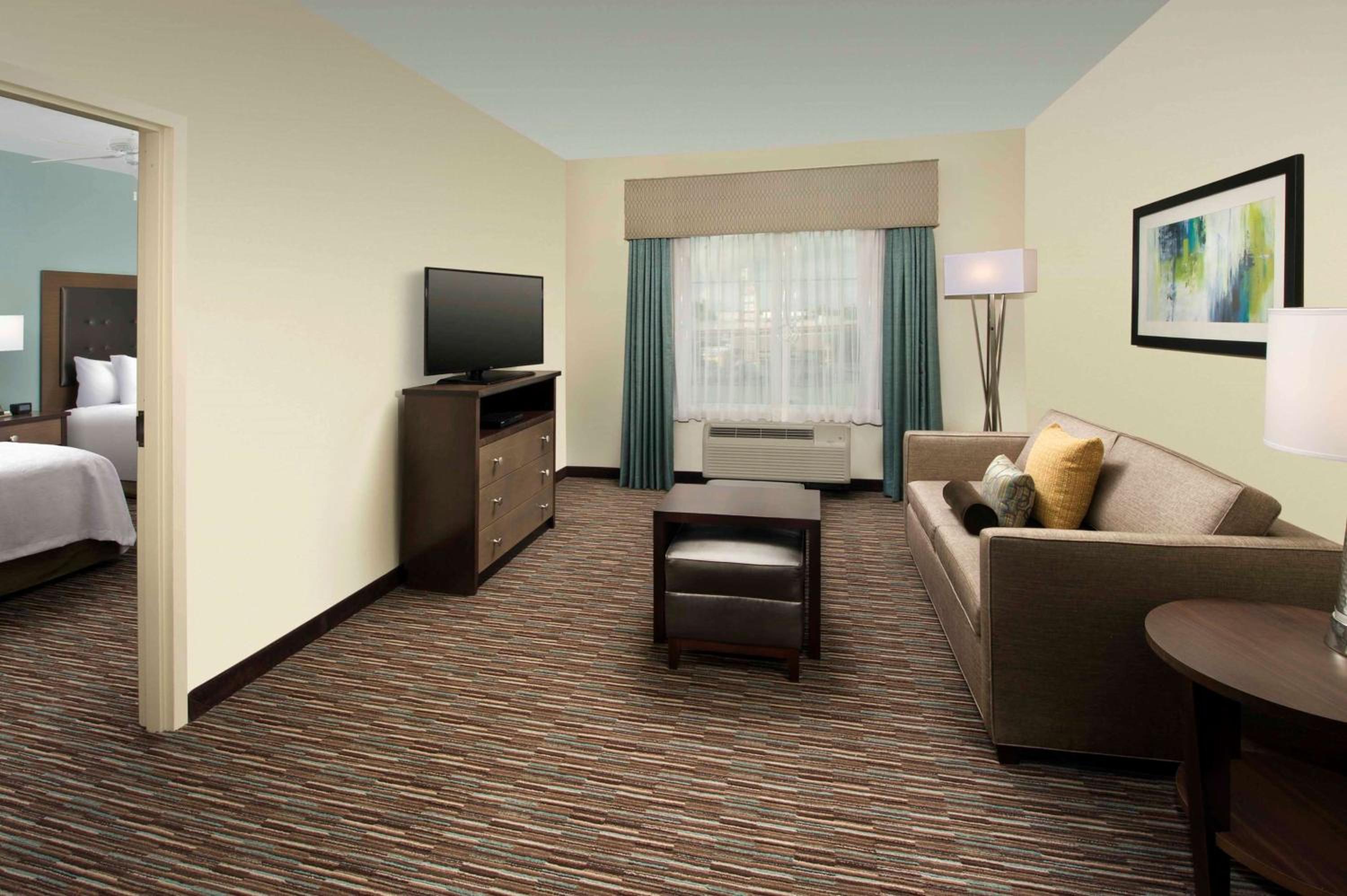 One-Bedroom Queen Suite with Two Queen Beds - Non-Smoking thumbnail 5