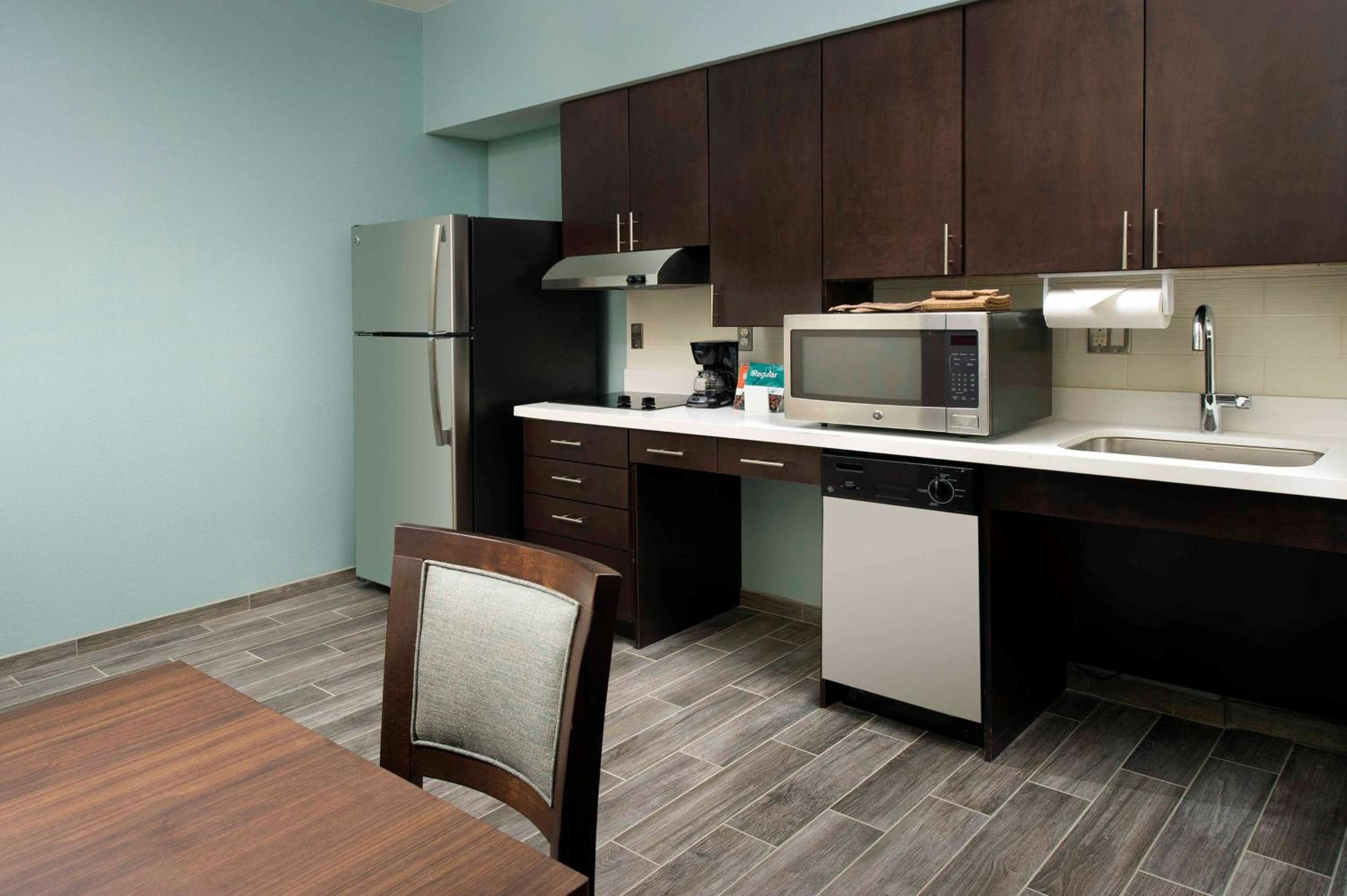 King Studio with Roll-In Shower - Mobility and Hearing Access/Non-Smoking
