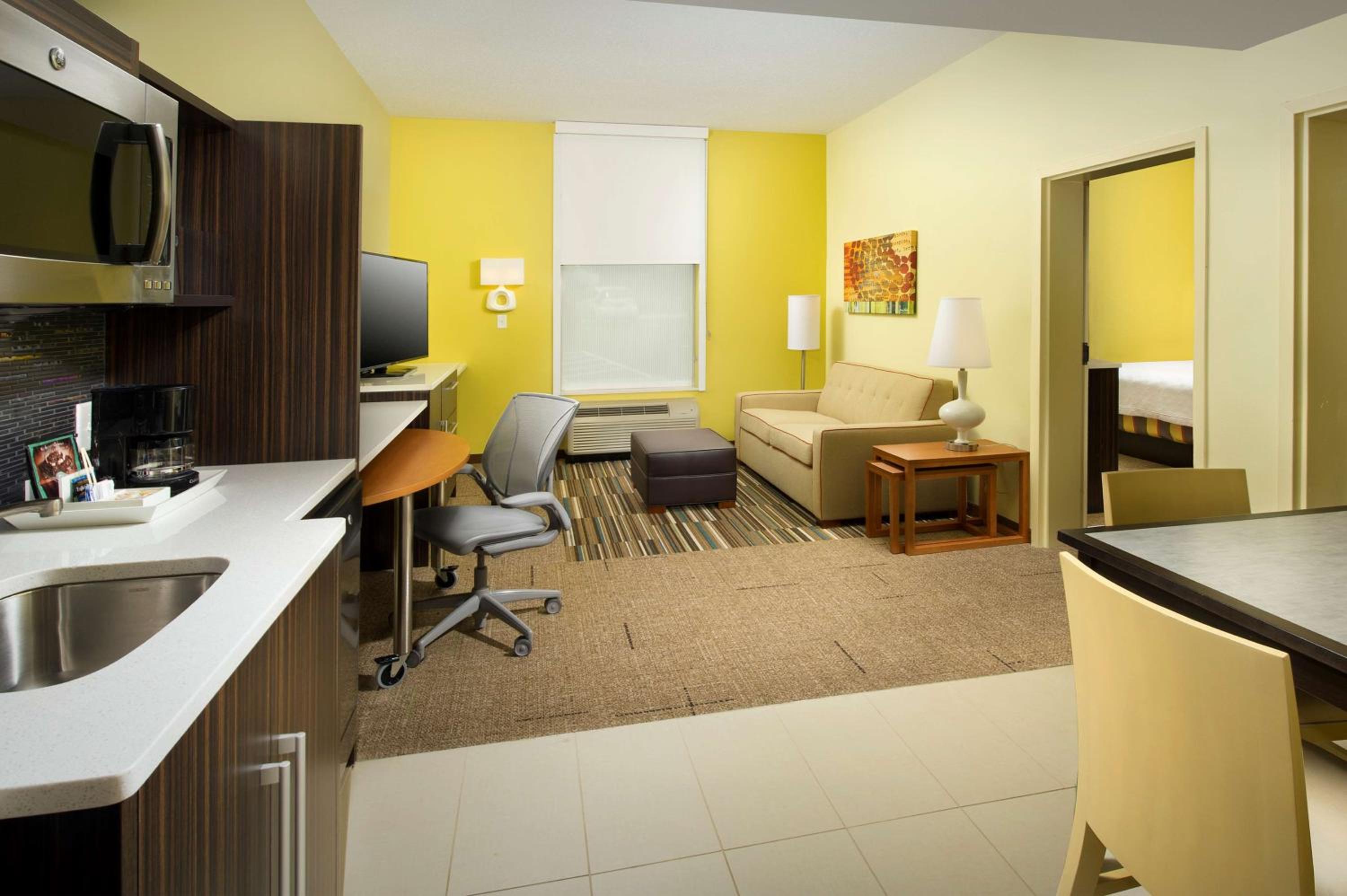 One-Bedroom King Suite - Non-Smoking photo 2