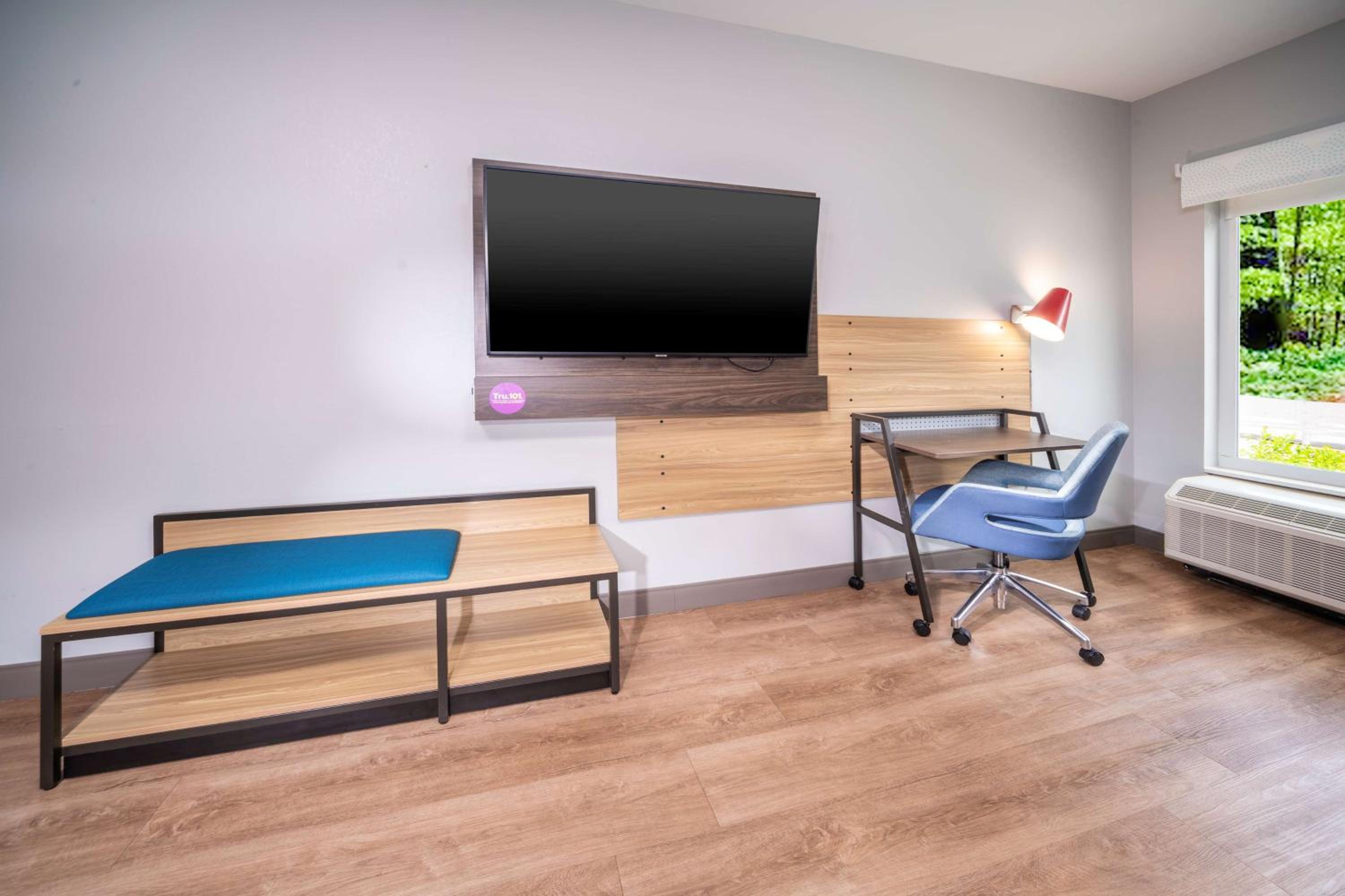 Queen Room with Two Queen Beds - Mobility Access - Photo 2
