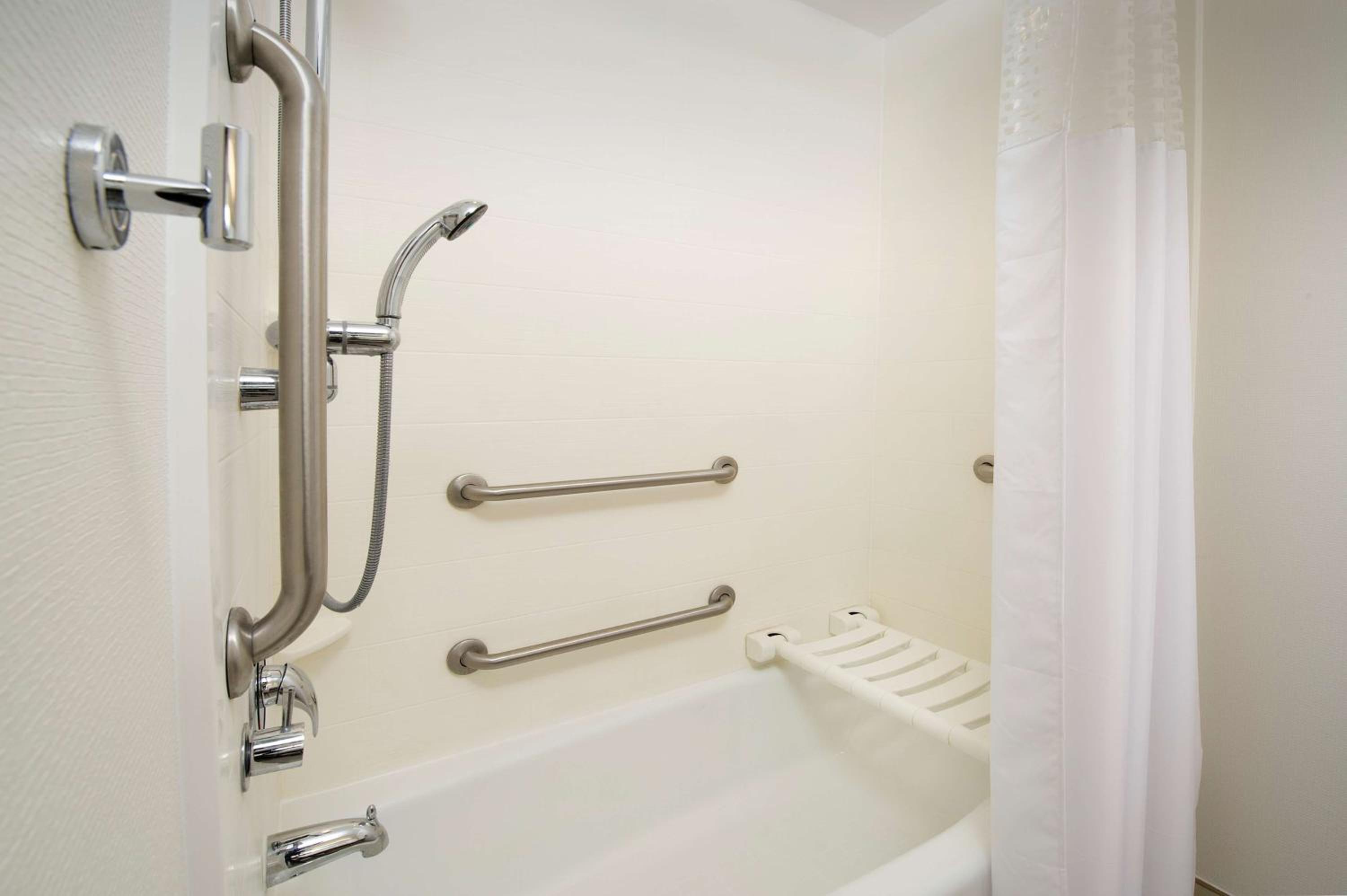 King Studio - Mobility and Hearing Access/Non-Smoking - Photo 2