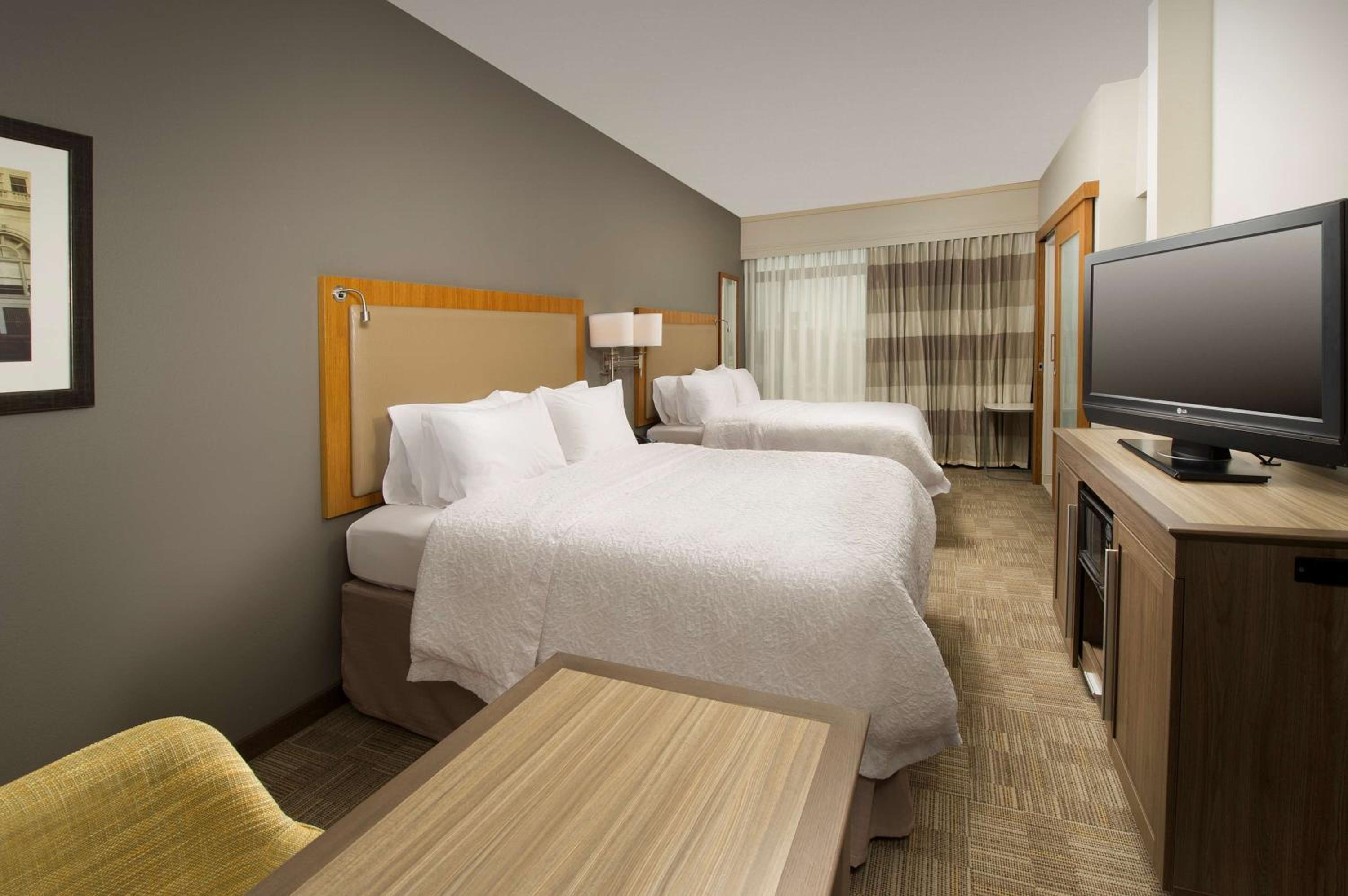 Queen Room with Two Queen Beds (4 Adults) - Photo 1
