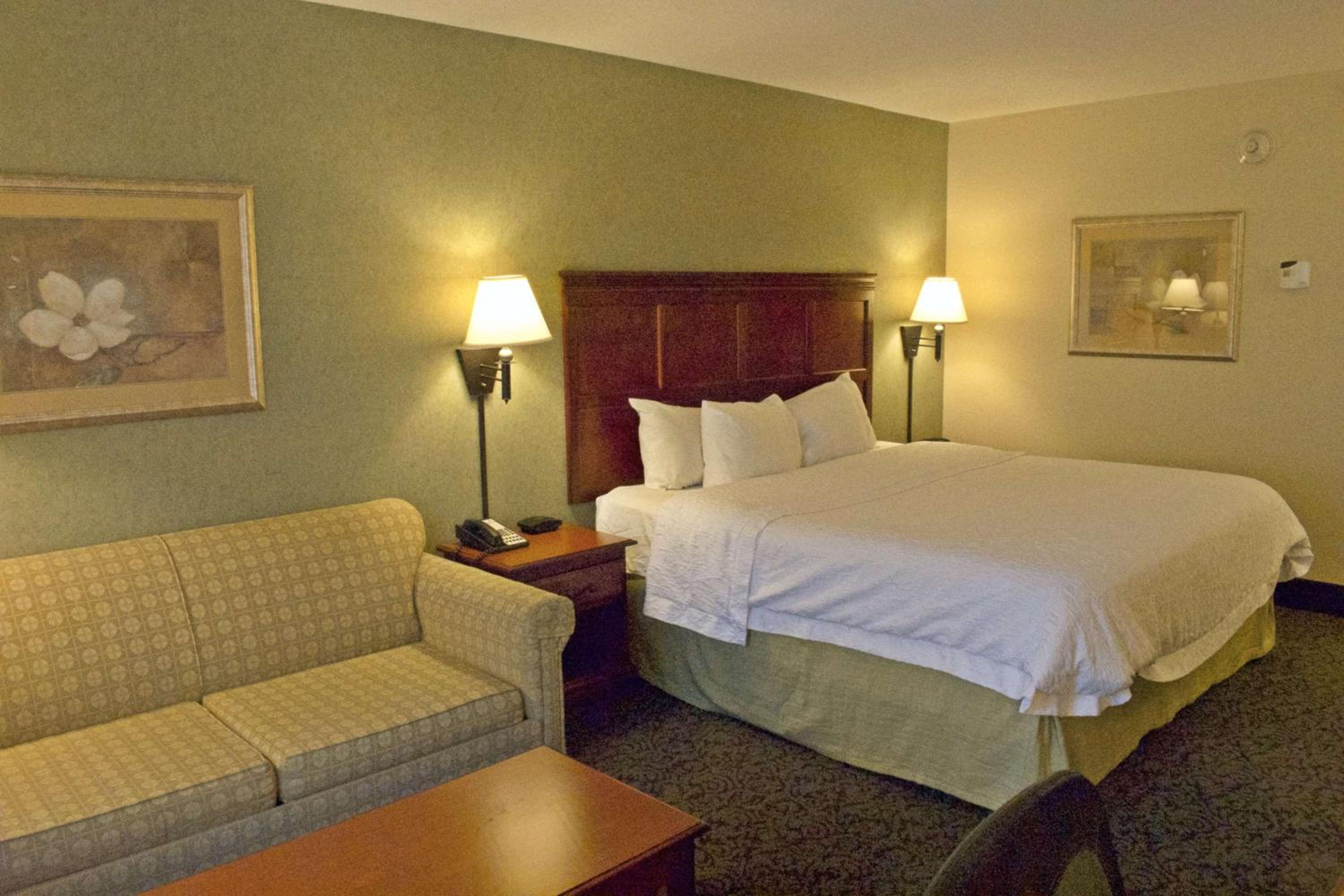 King Room with King Bed - Non-Smoking - Photo 1