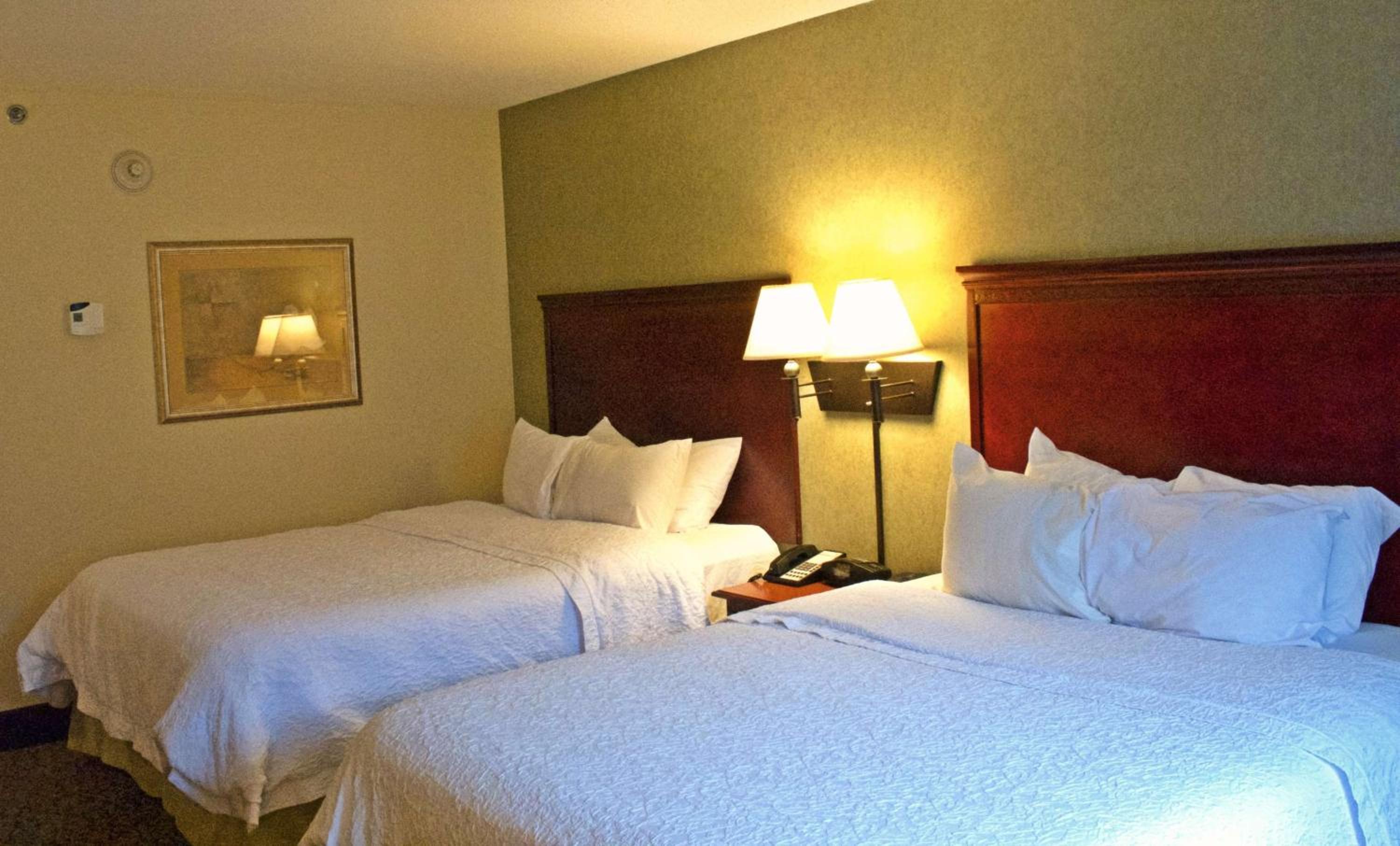 Room with Two Queen Beds - Non-Smoking - Photo 2