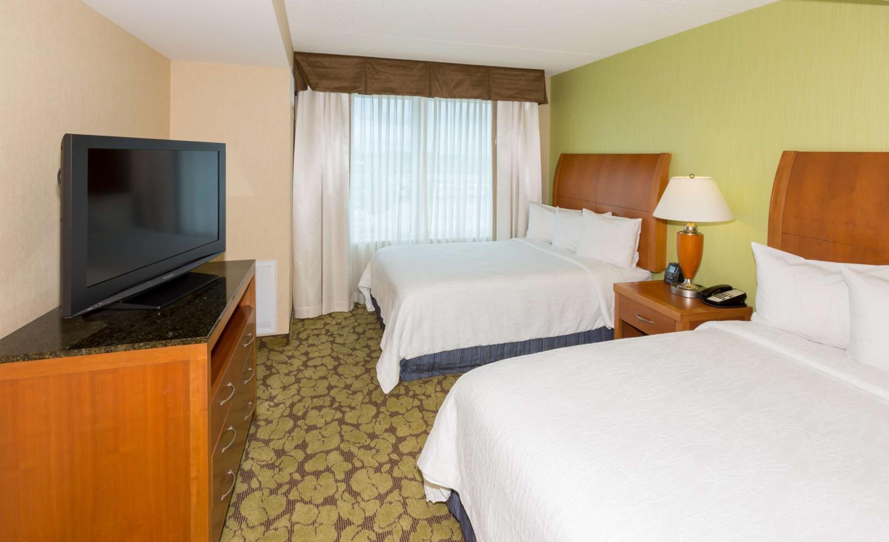 Junior Suite with Two Double Beds and Sofa Bed - Photo 5