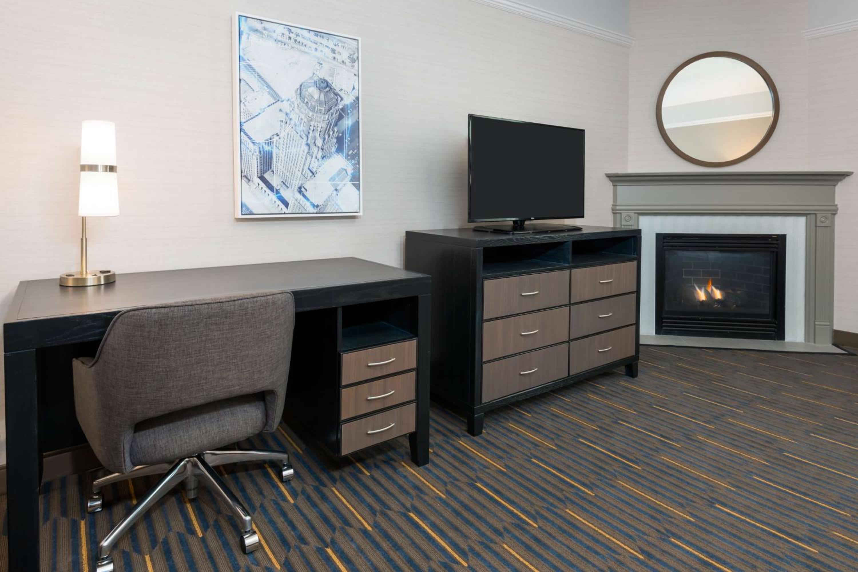 King Room with Fireplace - Non-Smoking - Photo 2
