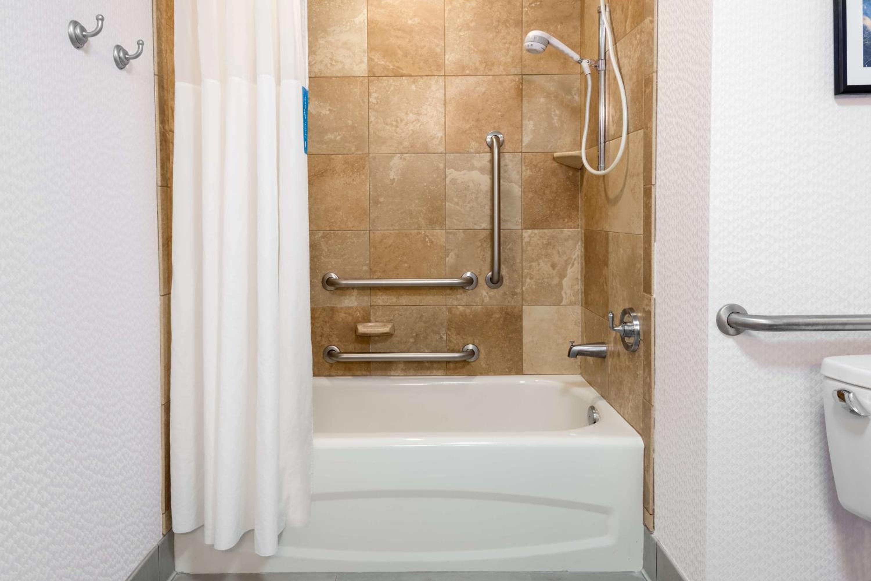 Queen Room with Two Queen Beds - Mobility and Hearing Access/Non-Smoking - Photo 3