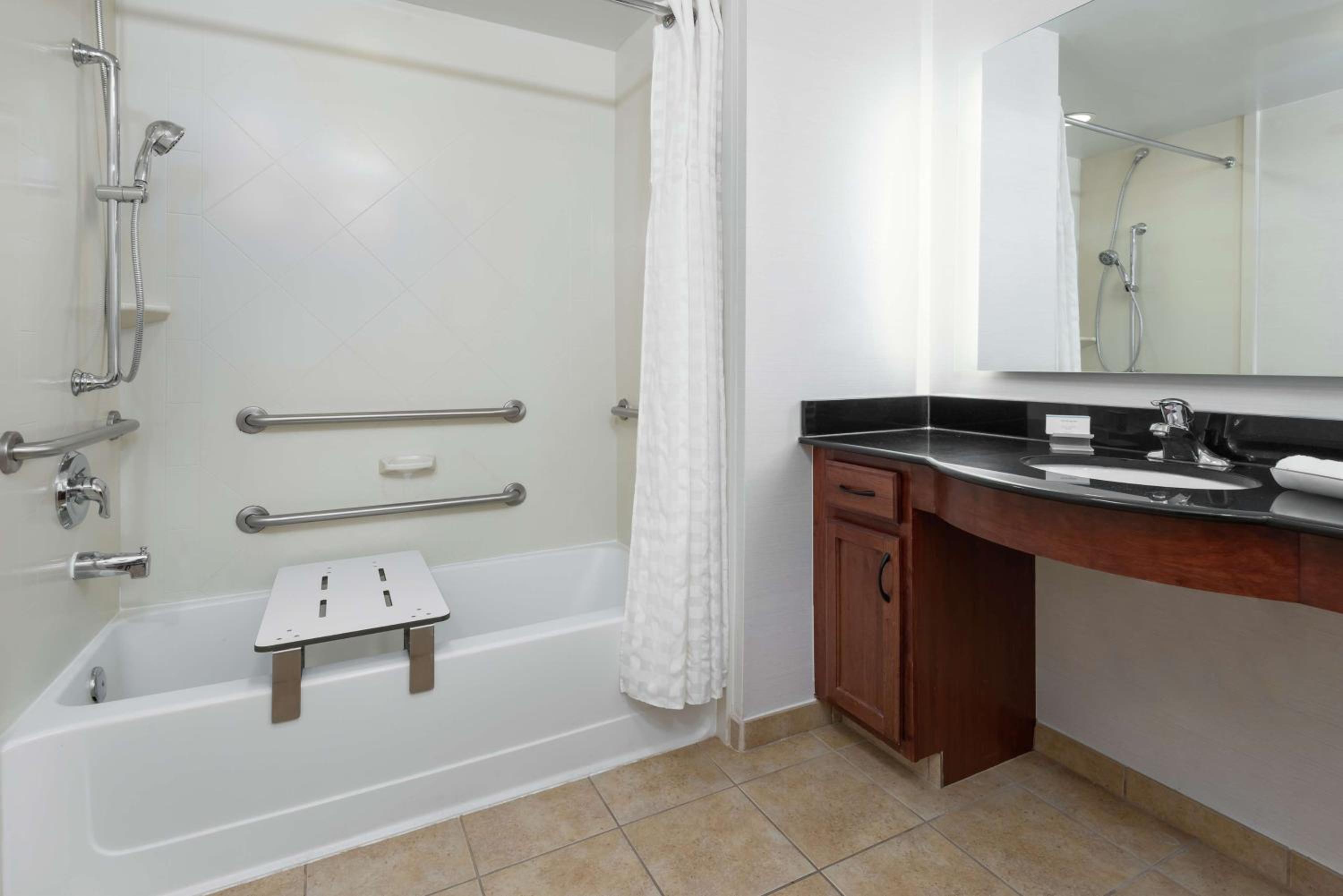 King Suite with Accessible Tub - Mobility and Hearing Access/Non-Smoking - Photo 5