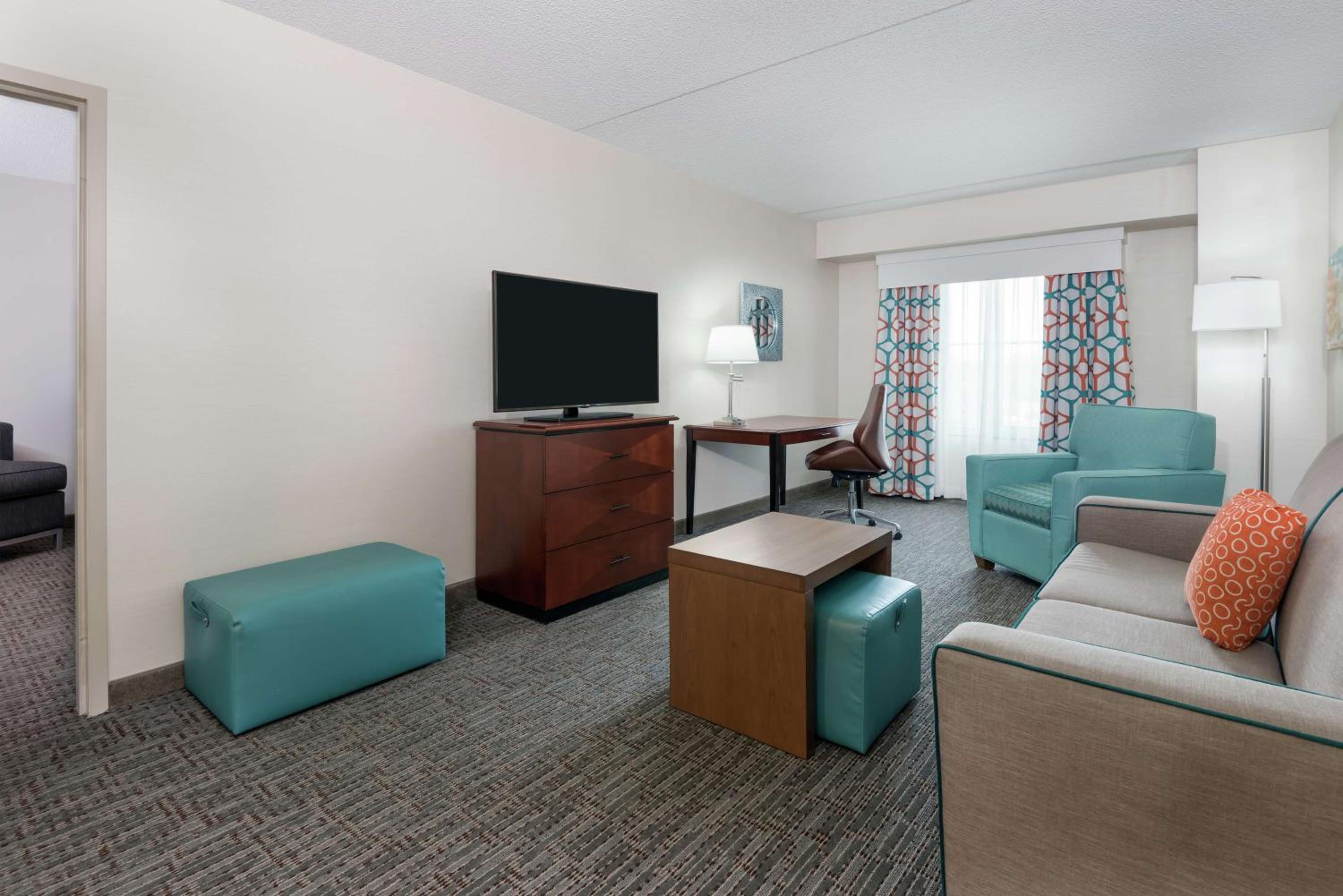 One-Bedroom Queen Suite with Two Queen Beds - Non-Smoking - Photo 3