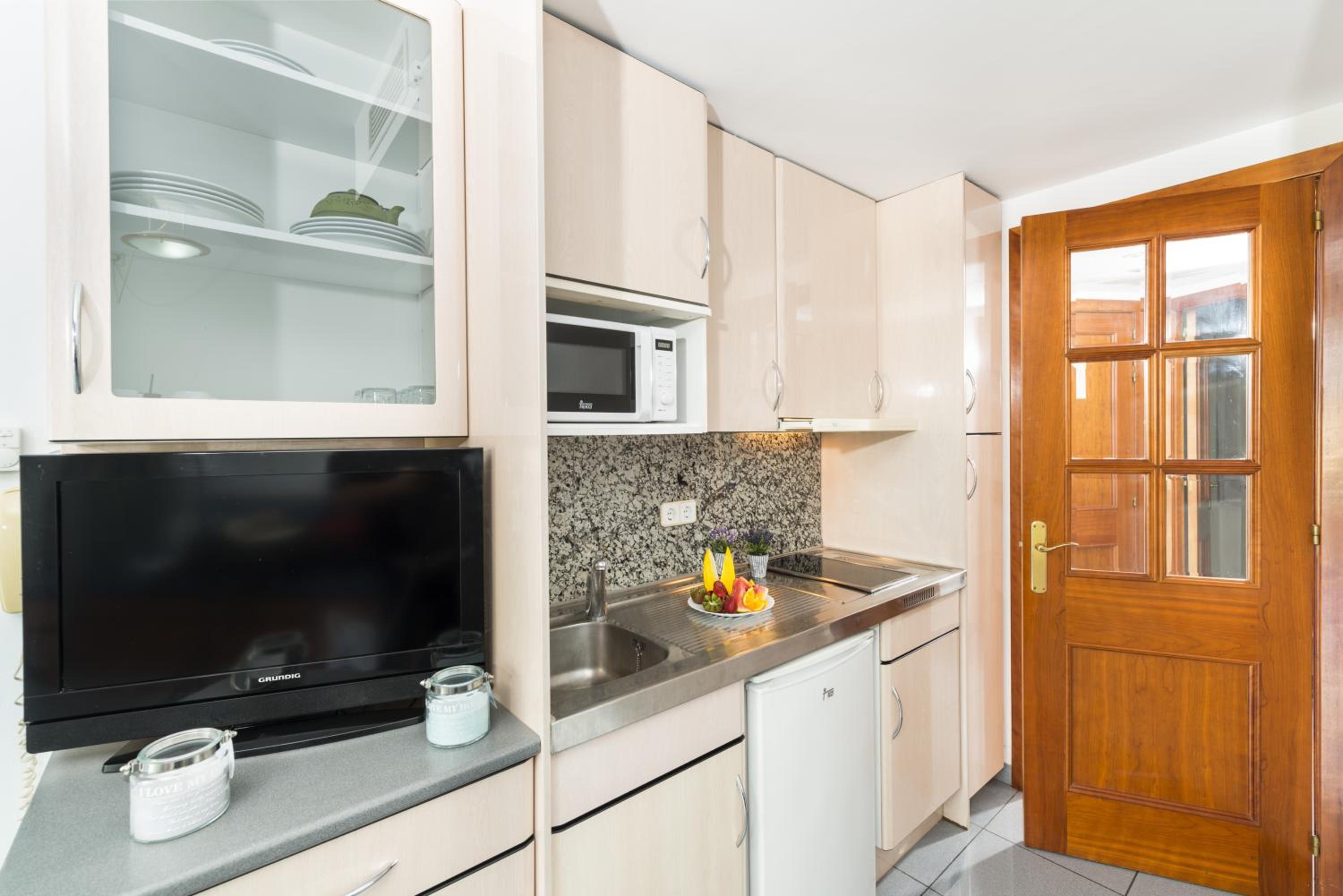 One-Bedroom Apartment - Photo 11