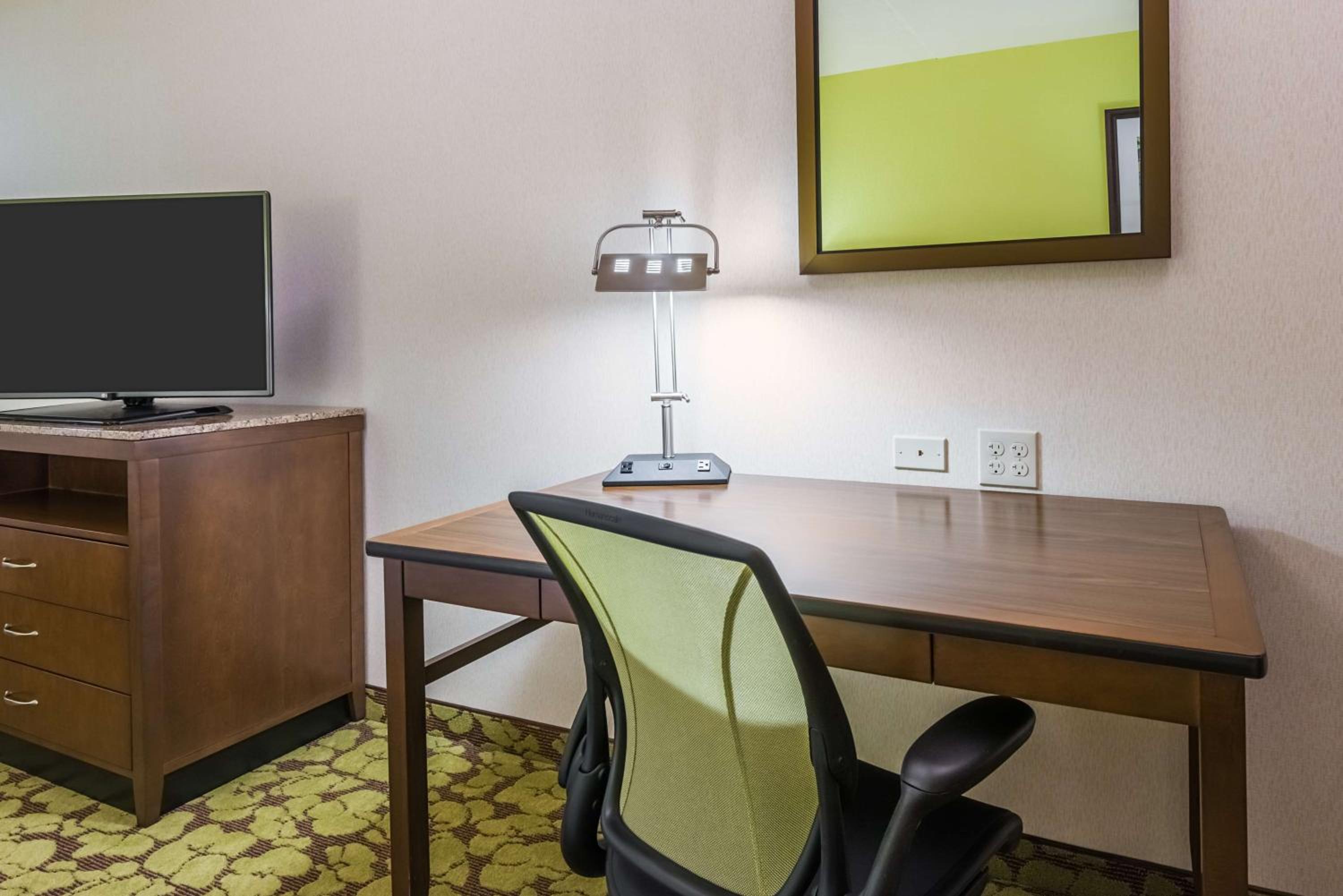 Queen Room with Two Queen Beds - Mobility Access photo 2