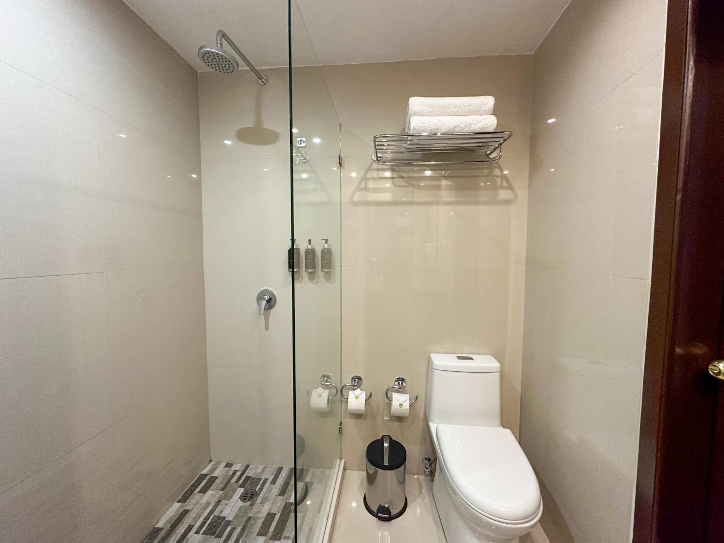 King Room - Non-Smoking - Photo 5