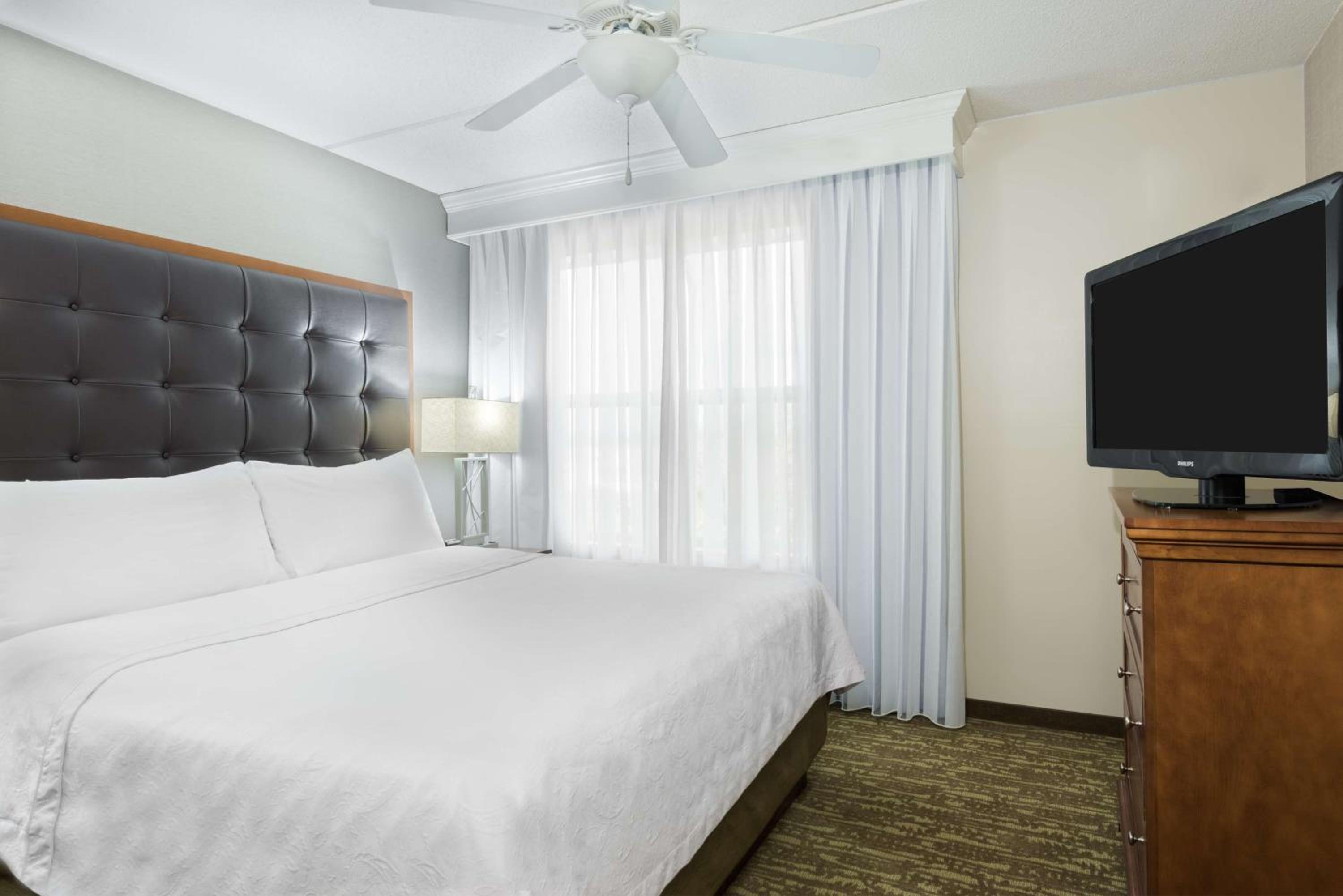 One-Bedroom King Suite - Non-Smoking - Photo 4
