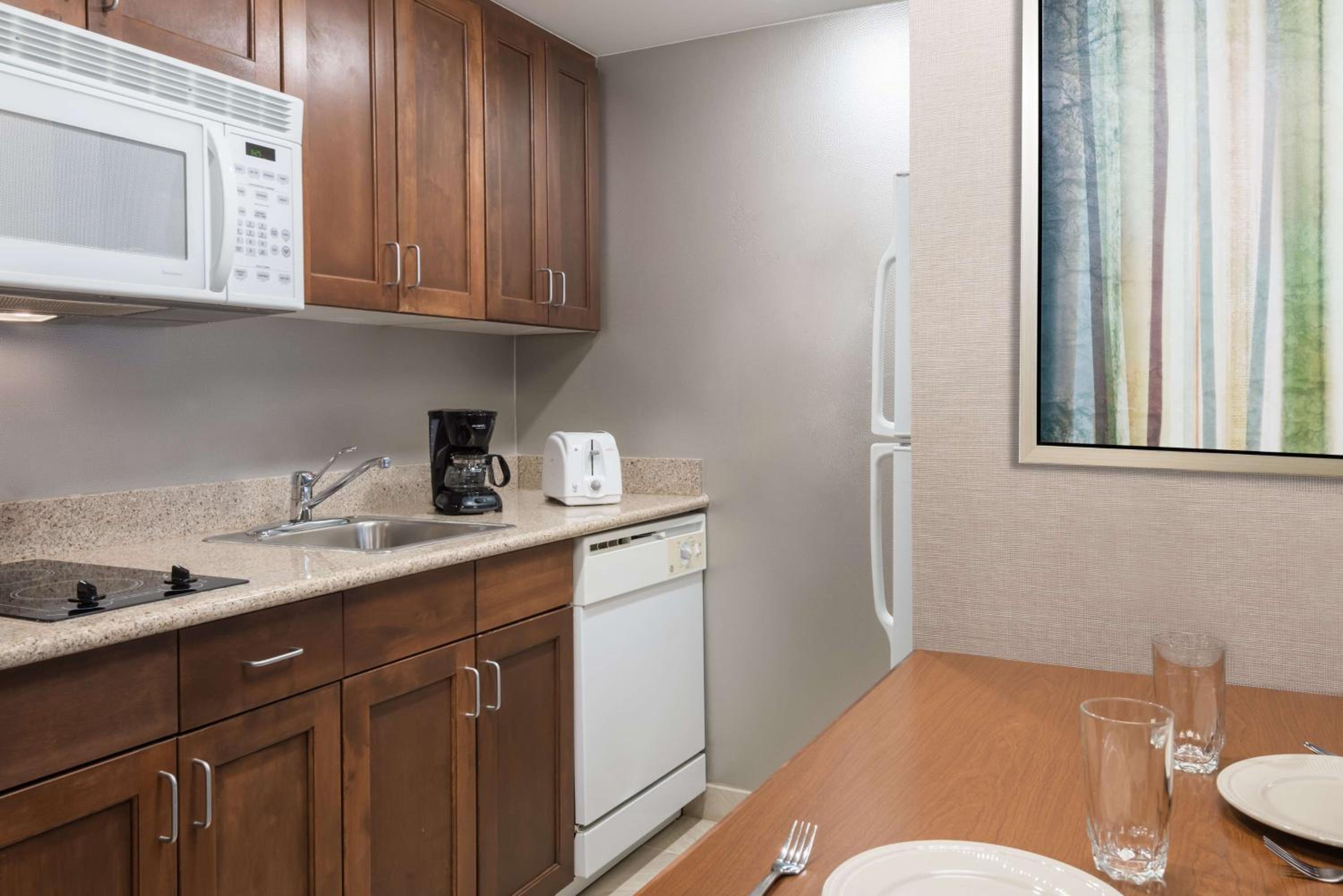 One-Bedroom King Suite - Non-Smoking - Photo 5
