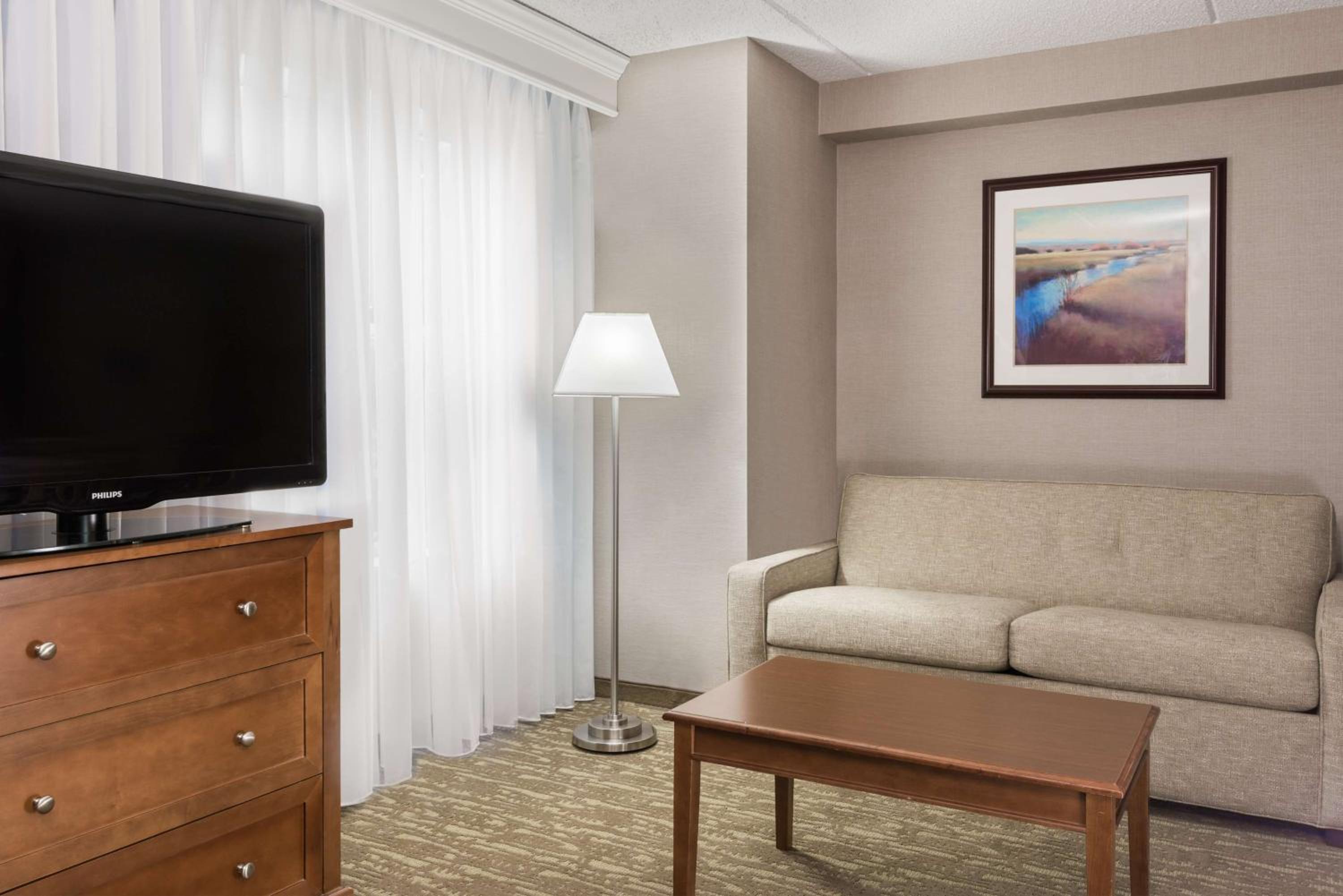 Queen Studio Suite - Non-Smoking - Photo 2
