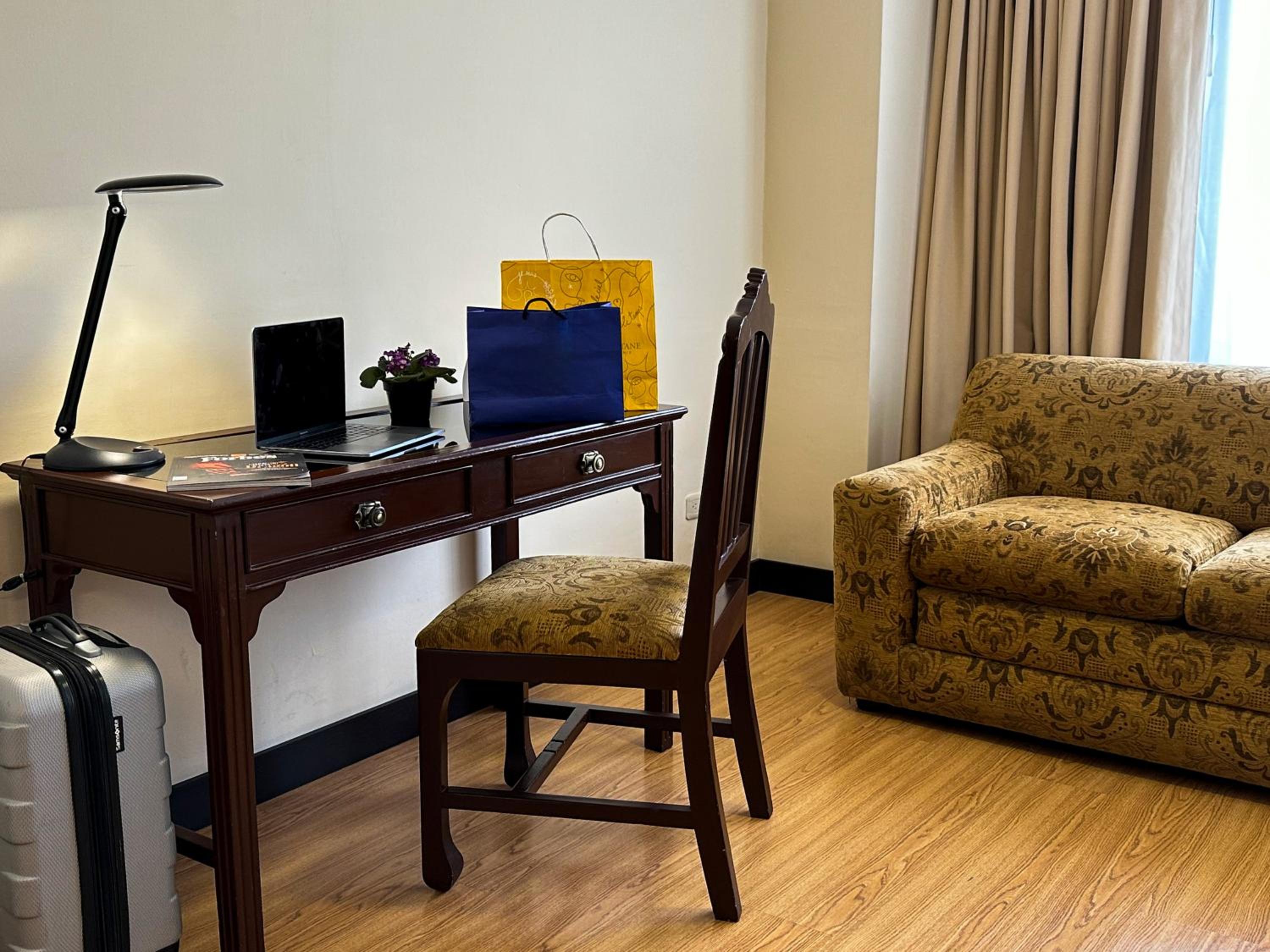 King Room - Non-Smoking - Photo 7