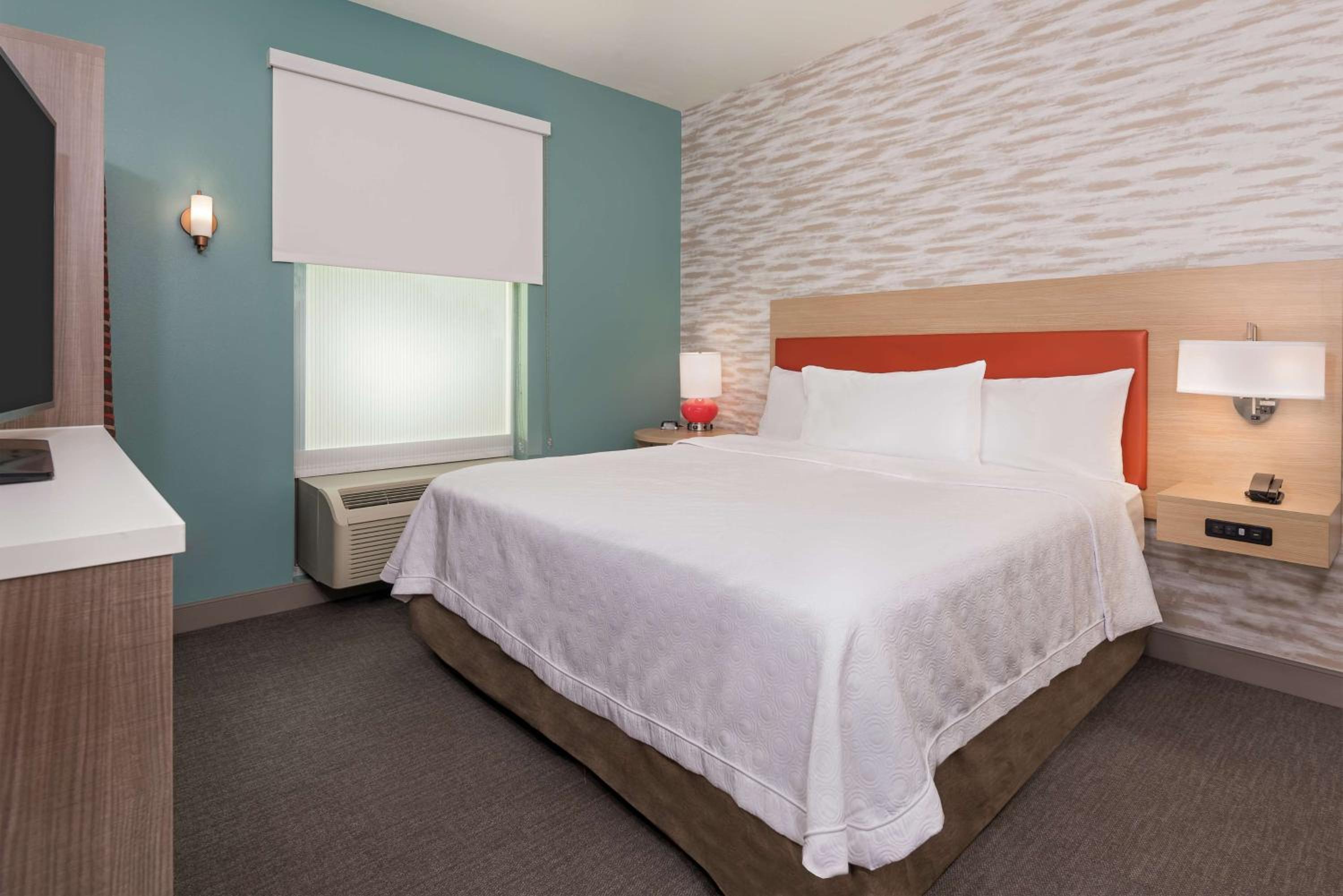 One-Bedroom King Suite - Non-Smoking