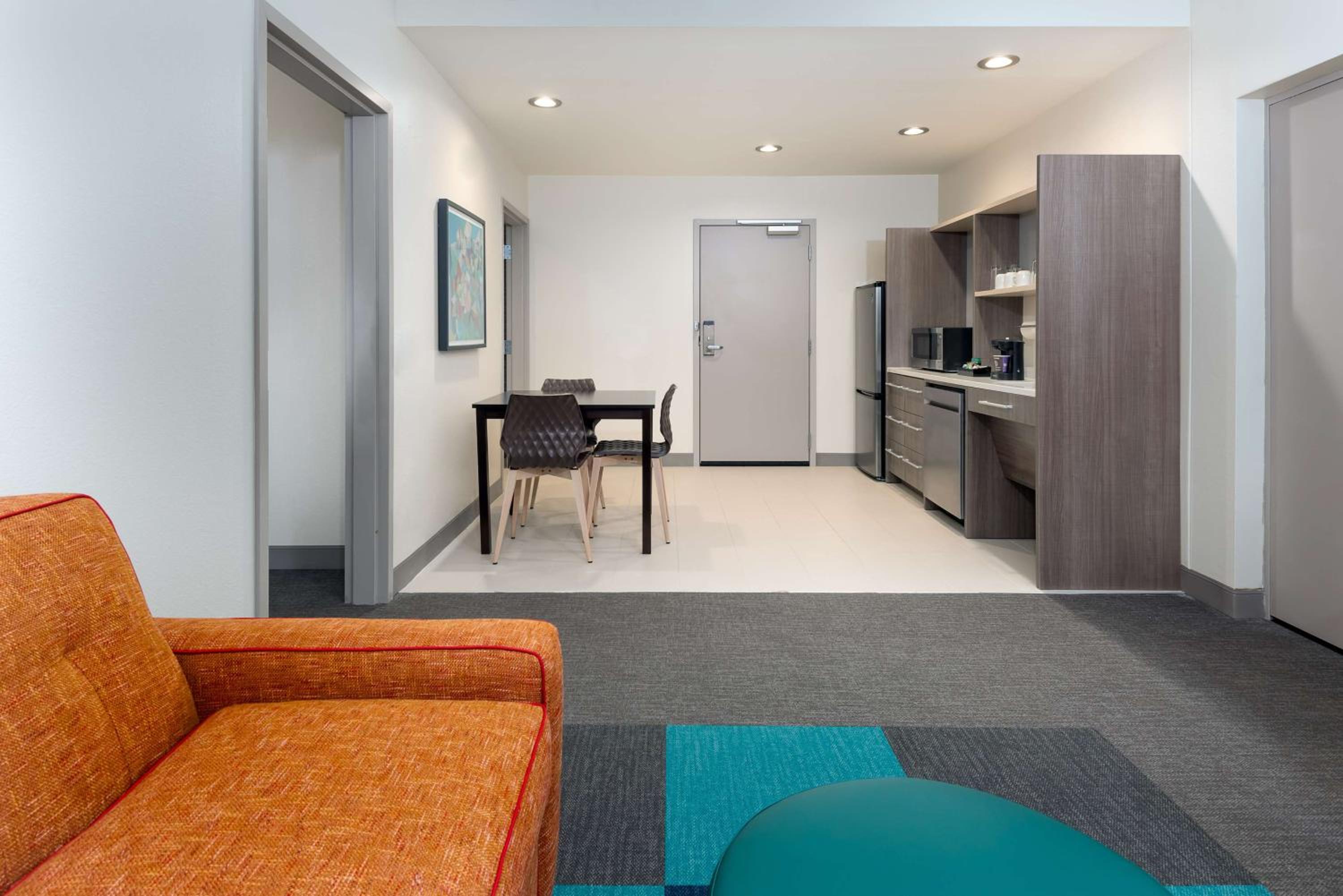 King Suite - Mobility Access/Non-Smoking
