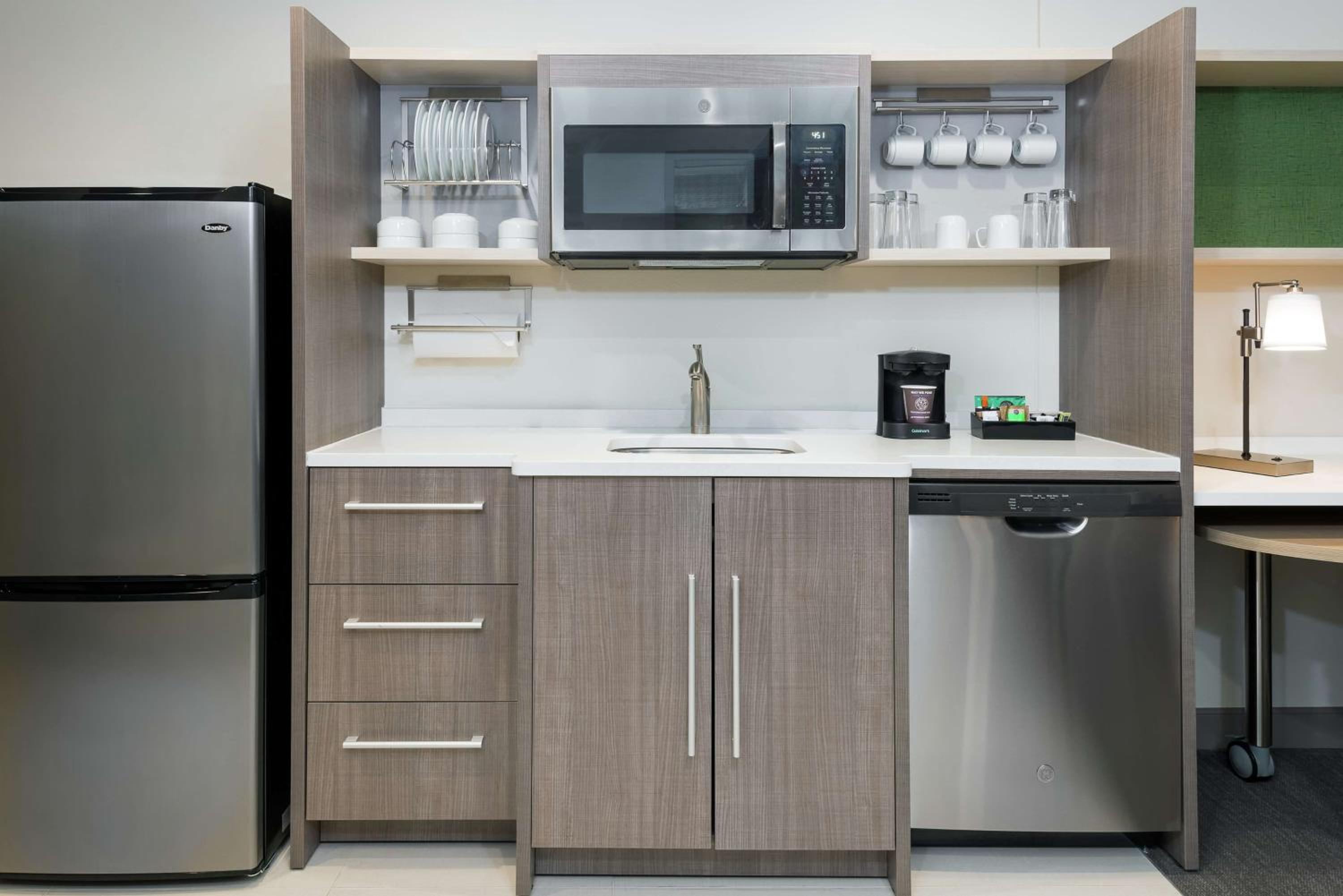 One-Bedroom King Suite - Non-Smoking