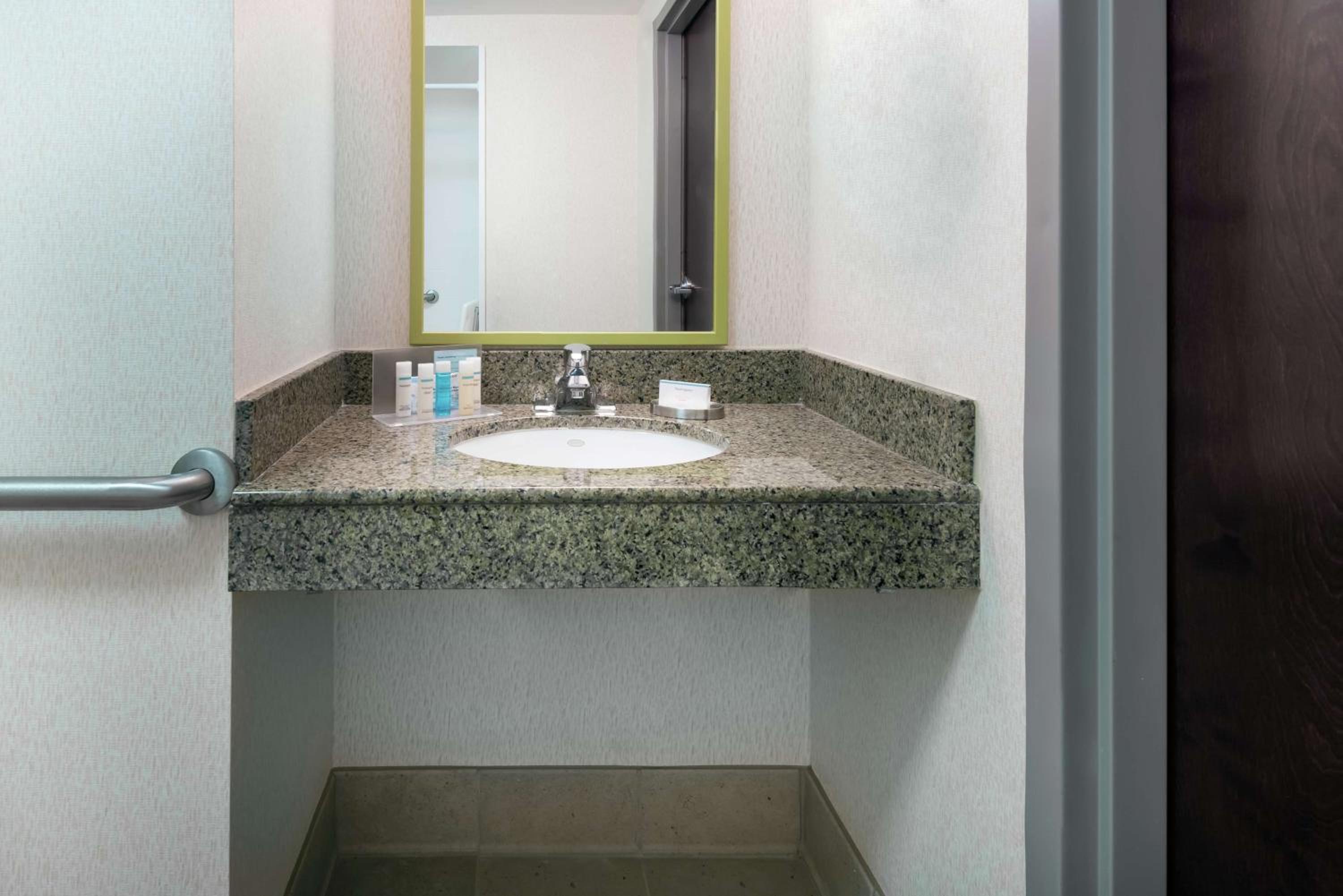 King Room - Mobility Access/Non-Smoking - Photo 3