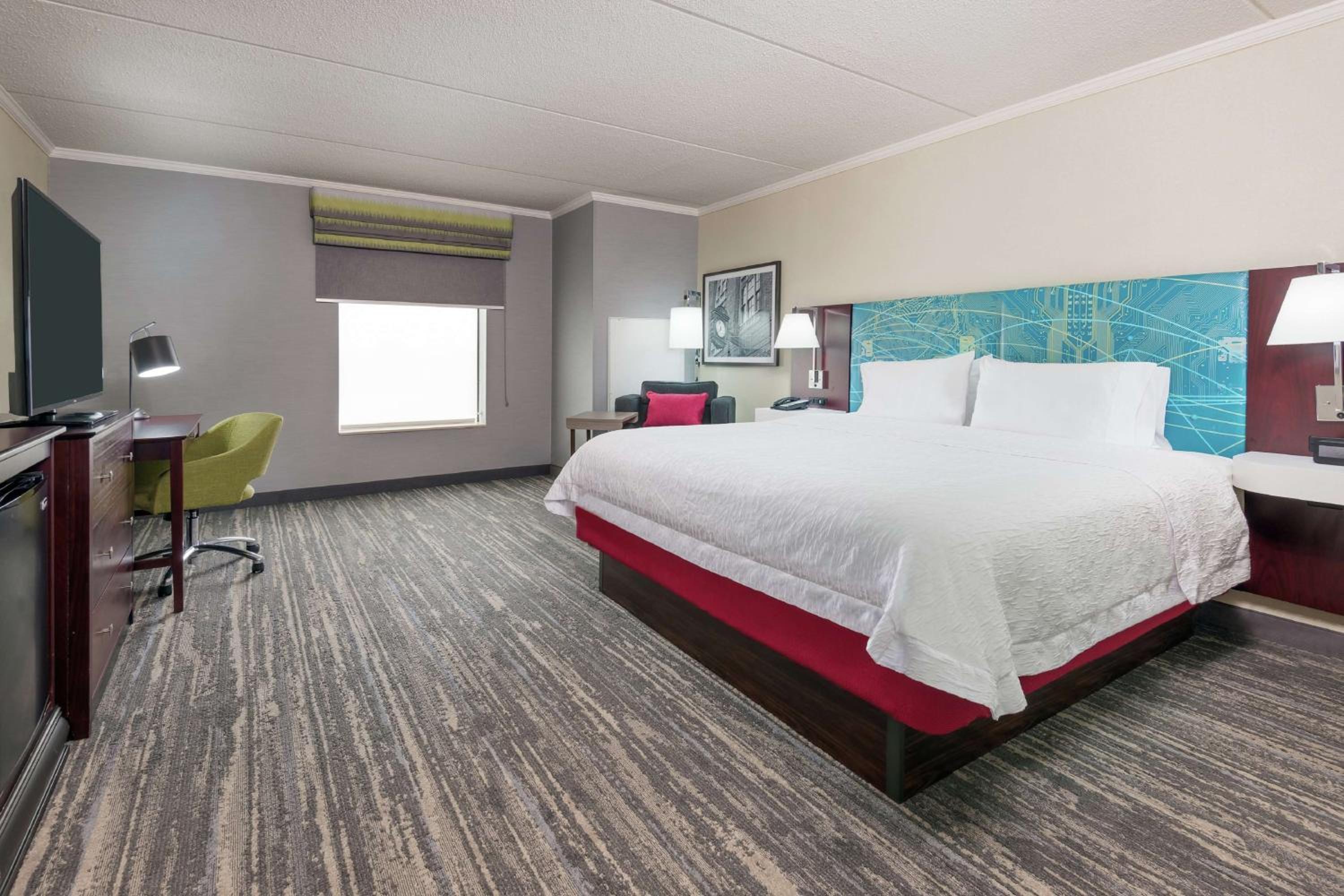 Deluxe King Room - Non-Smoking - Photo 1