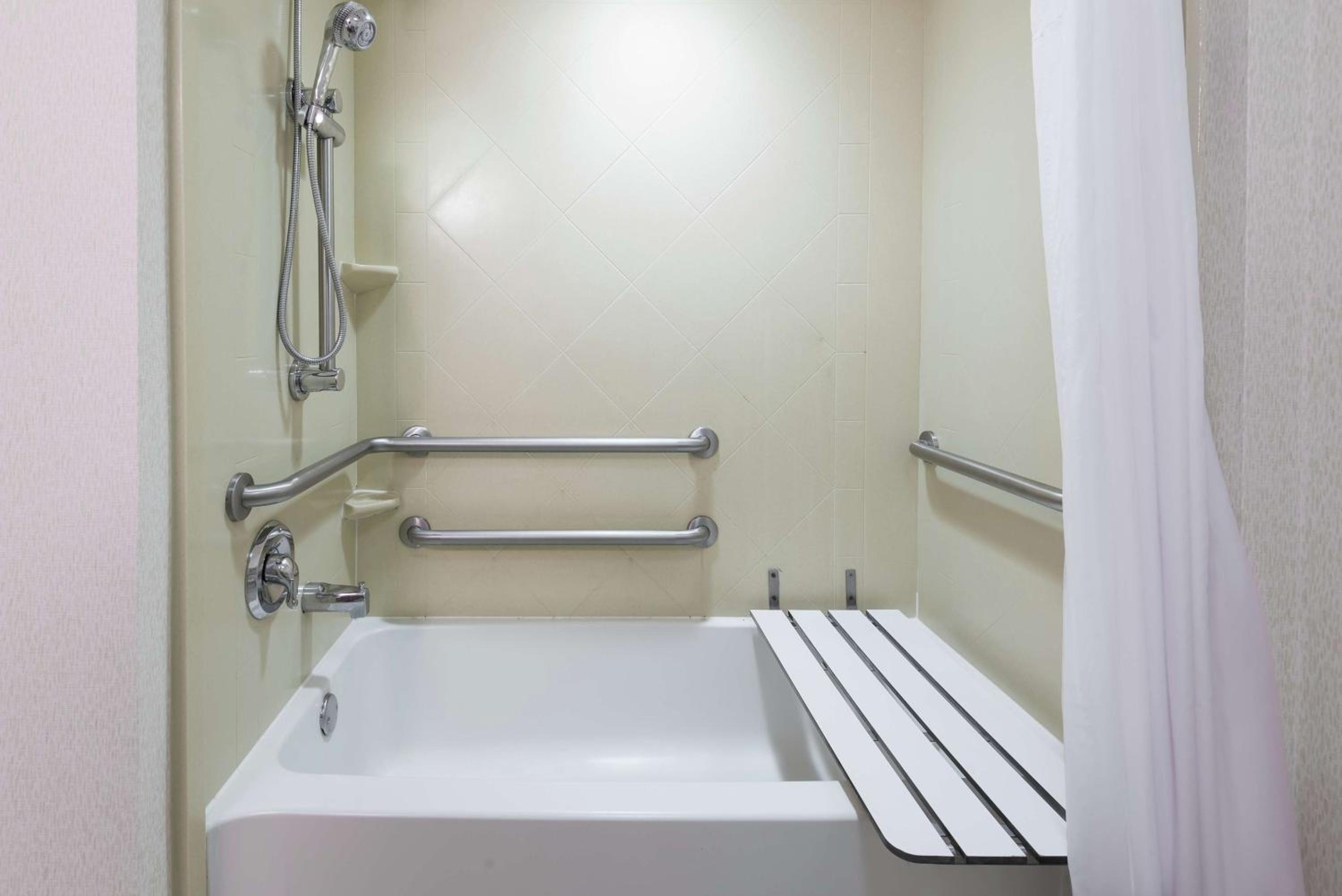King Room - Mobility Access/Non-Smoking - Photo 4