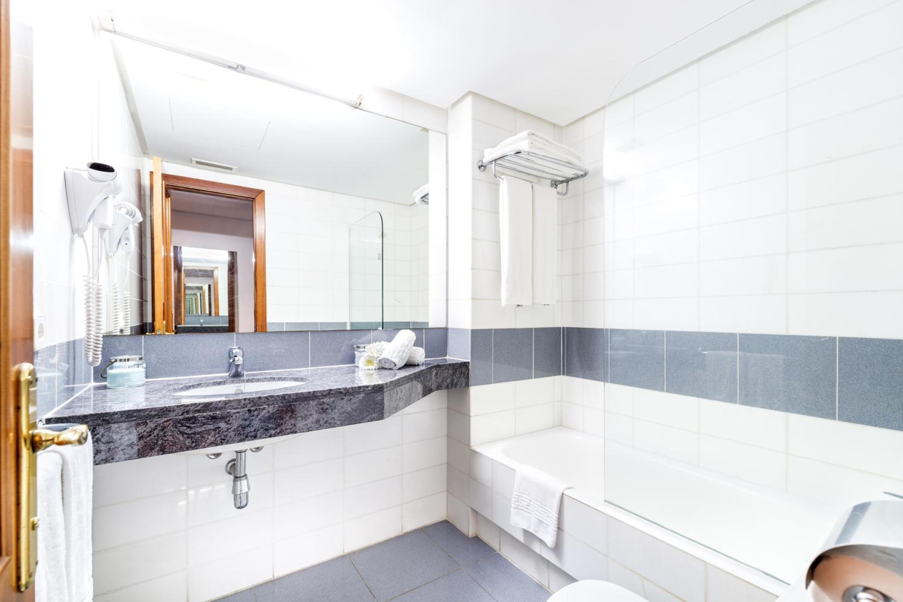 One-Bedroom Apartment - Photo 3