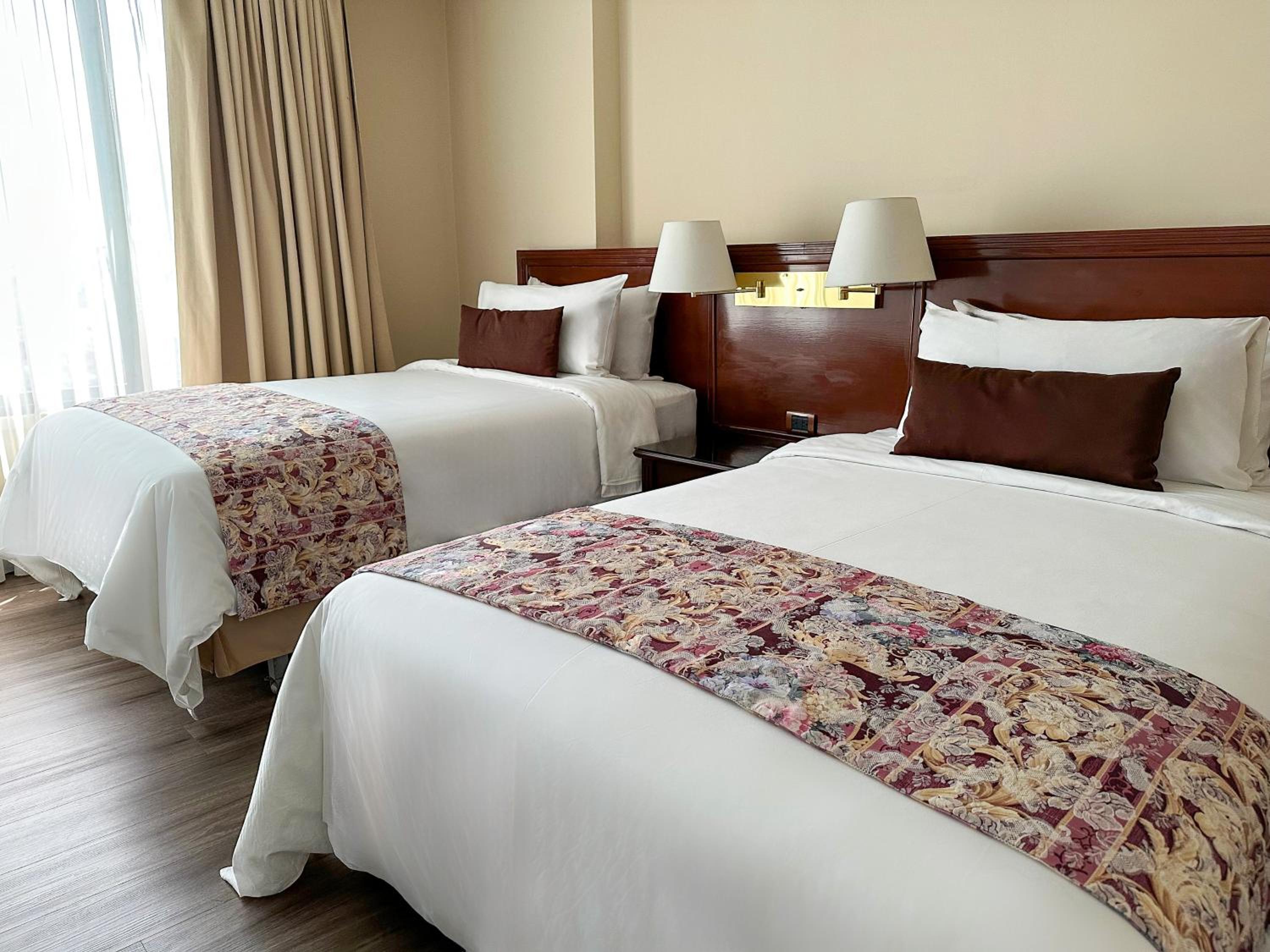 Suite with Two Double Beds - Non-Smoking - Photo 6