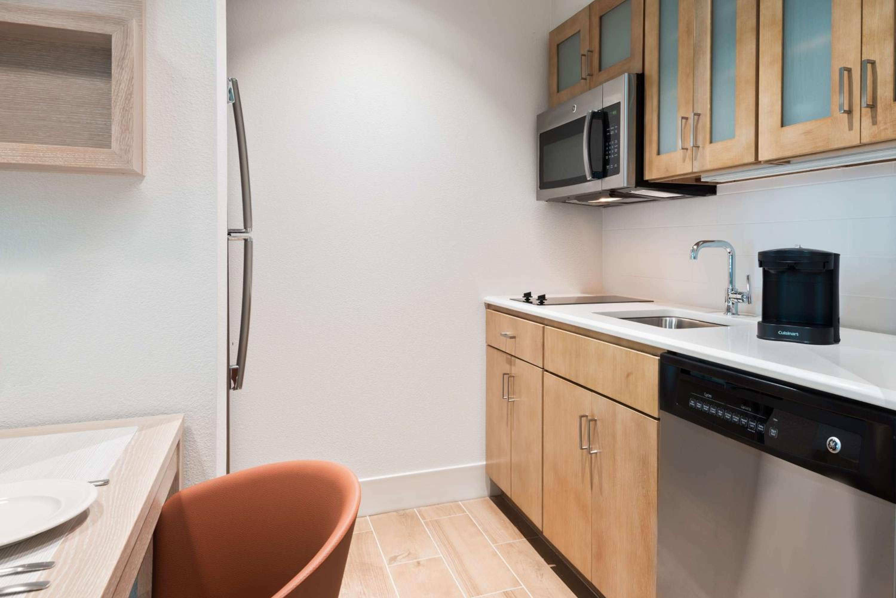 King Suite - Hearing Access/Non-Smoking photo 2