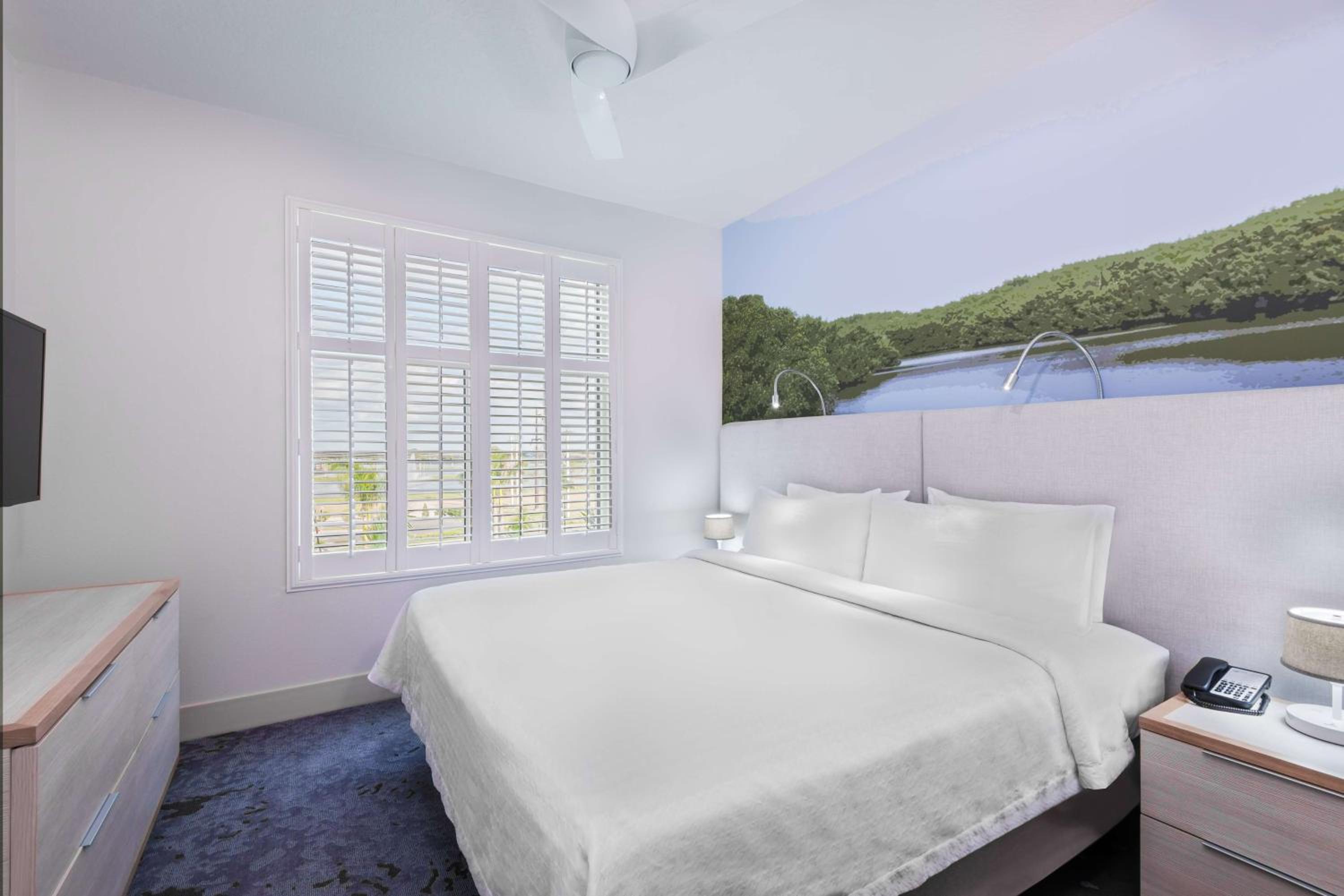 King Suite - Hearing Access/Non-Smoking