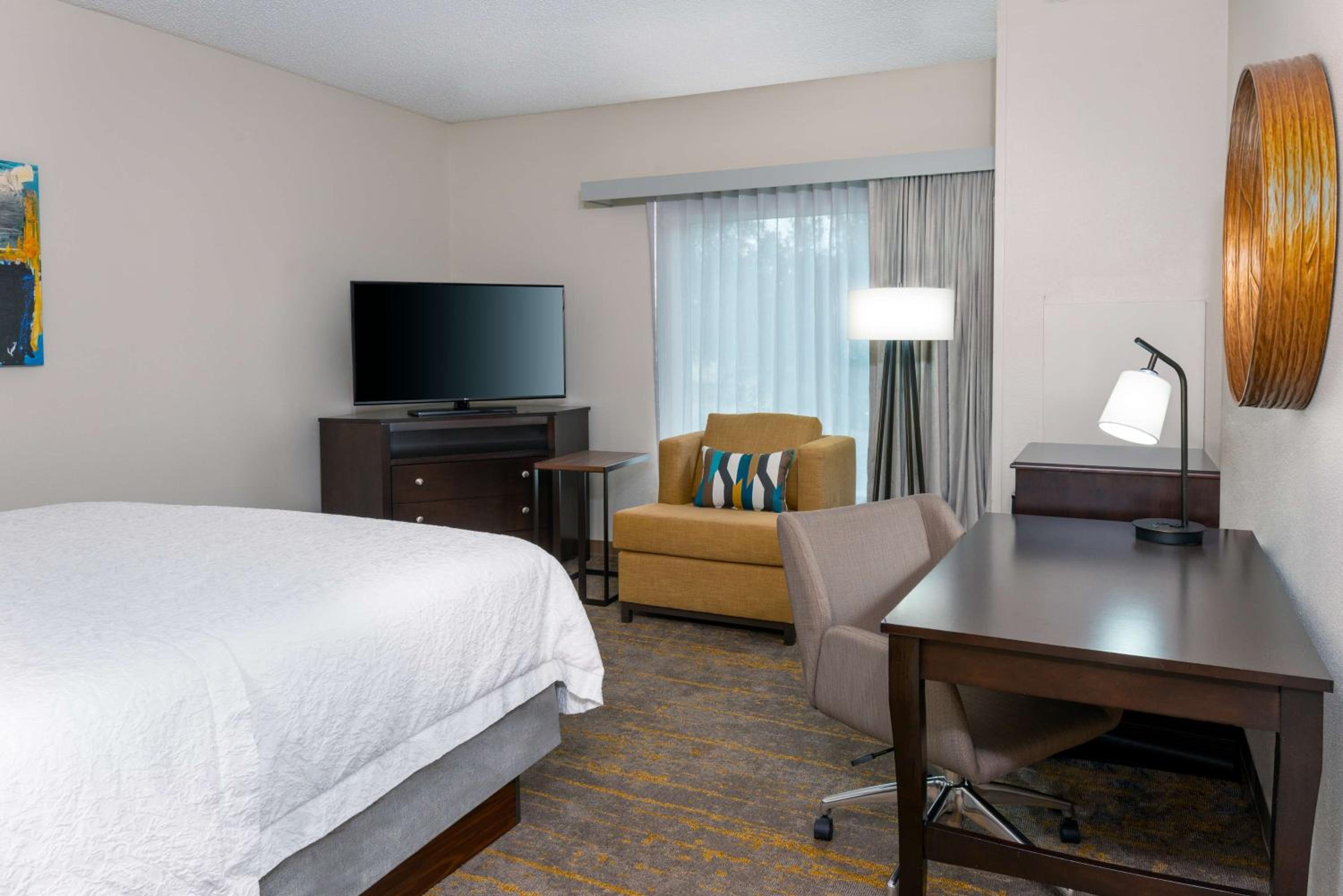 King Room - Non-Smoking - Photo 3