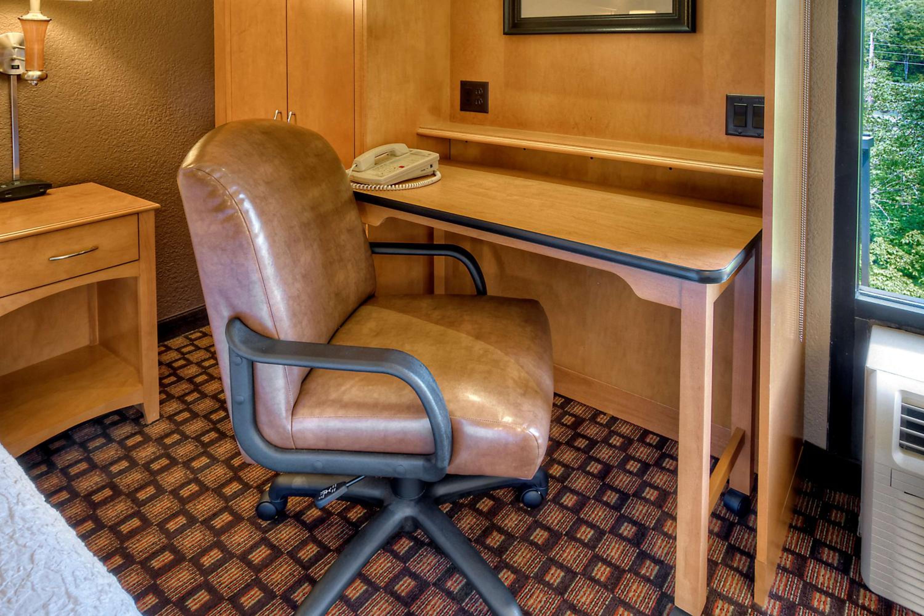 King Study with Sofa Bed - Non-Smoking  - Photo 1