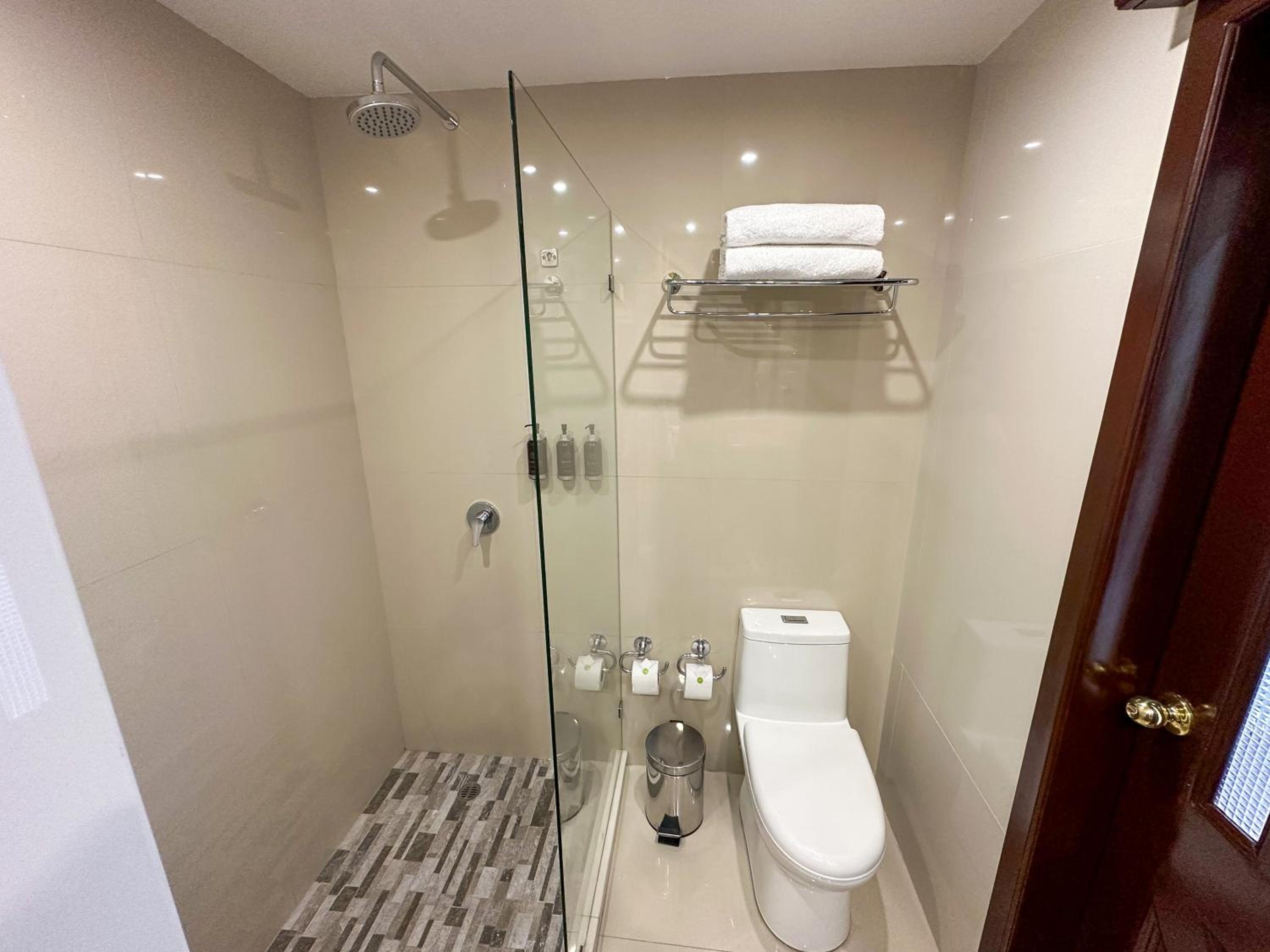 Suite with Two Double Beds - Non-Smoking - Photo 3